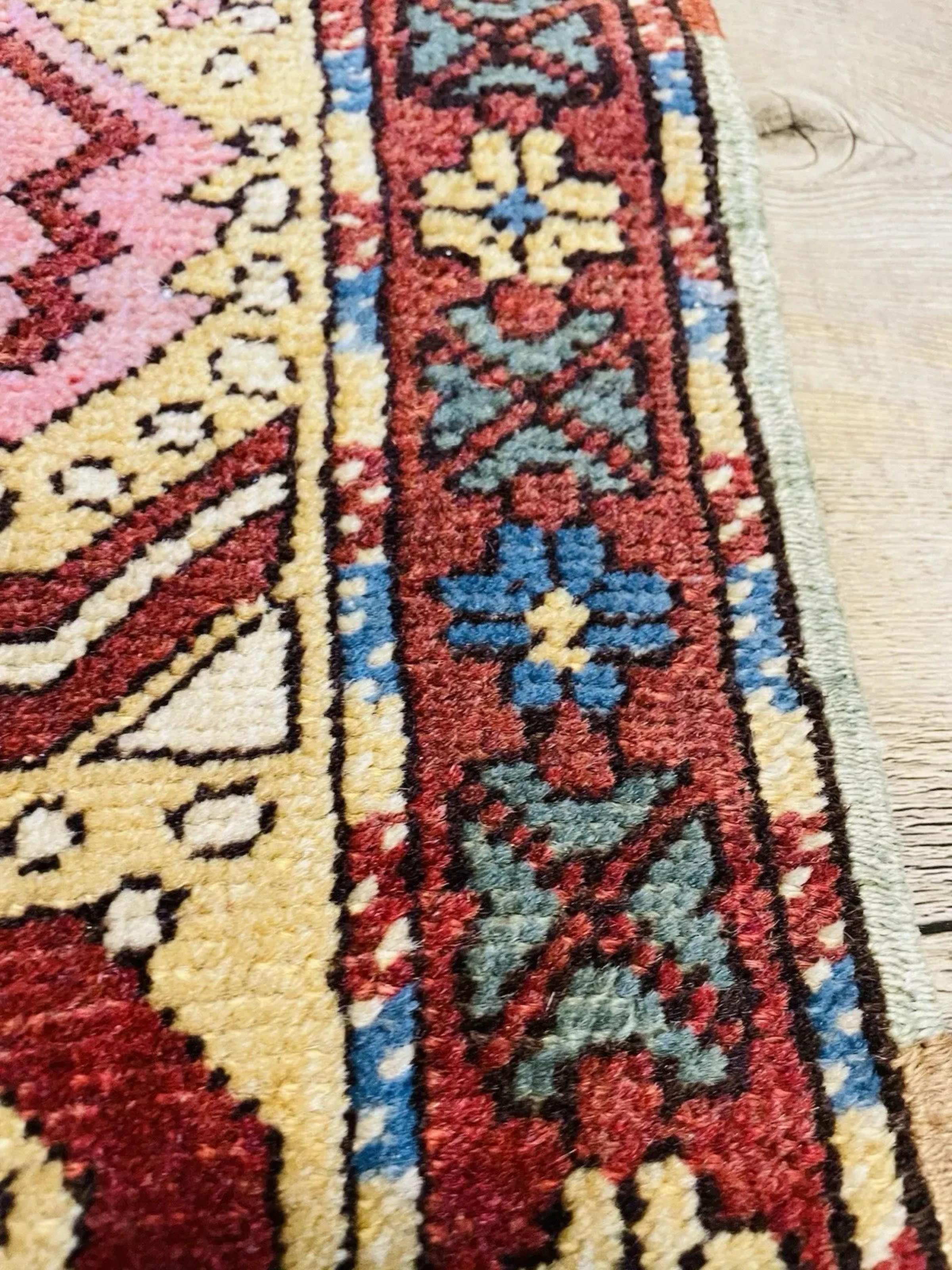 Tappeto di preghiera anatolico turco d'epoca fatto a mano 4,2' x 6,3', anni '40 - 1N105 In condizioni buone in vendita a Bordeaux, FR