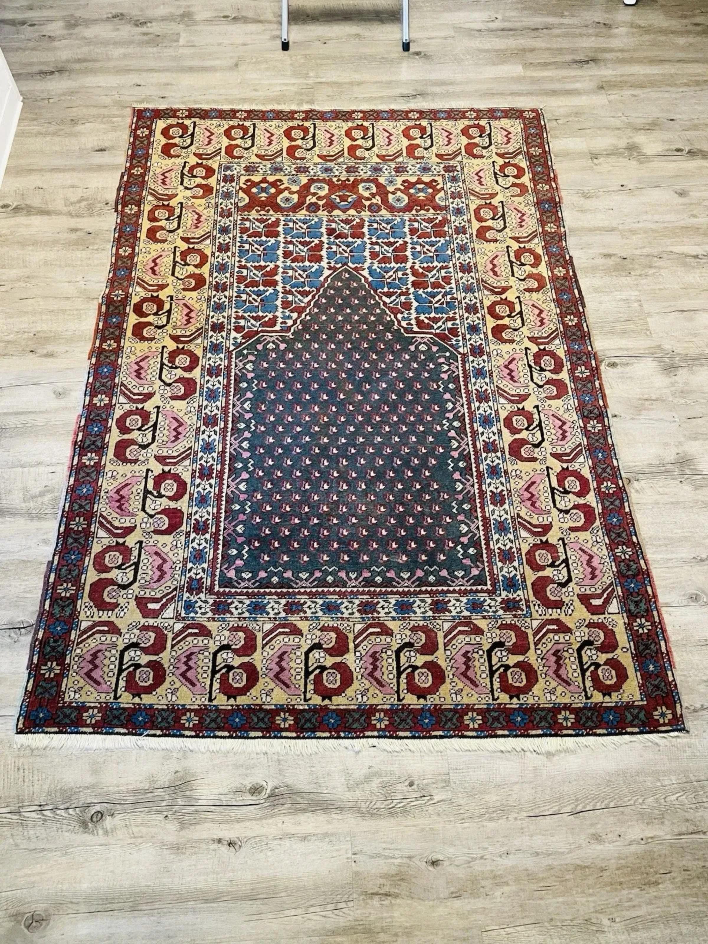 Tappeto di preghiera anatolico turco d'epoca fatto a mano 4,2' x 6,3', anni '40 - 1N105 in vendita 1