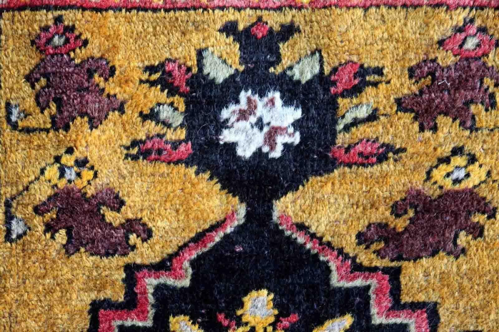 Handmade vintage Turkish Anatolian rug in traditional tribal design. The rug is from the middle of 20th century in original good condition.

-condition: original good,

-circa: 1950s,

-size: 2.7' x 4.9' (85cm x 150cm),

-material: