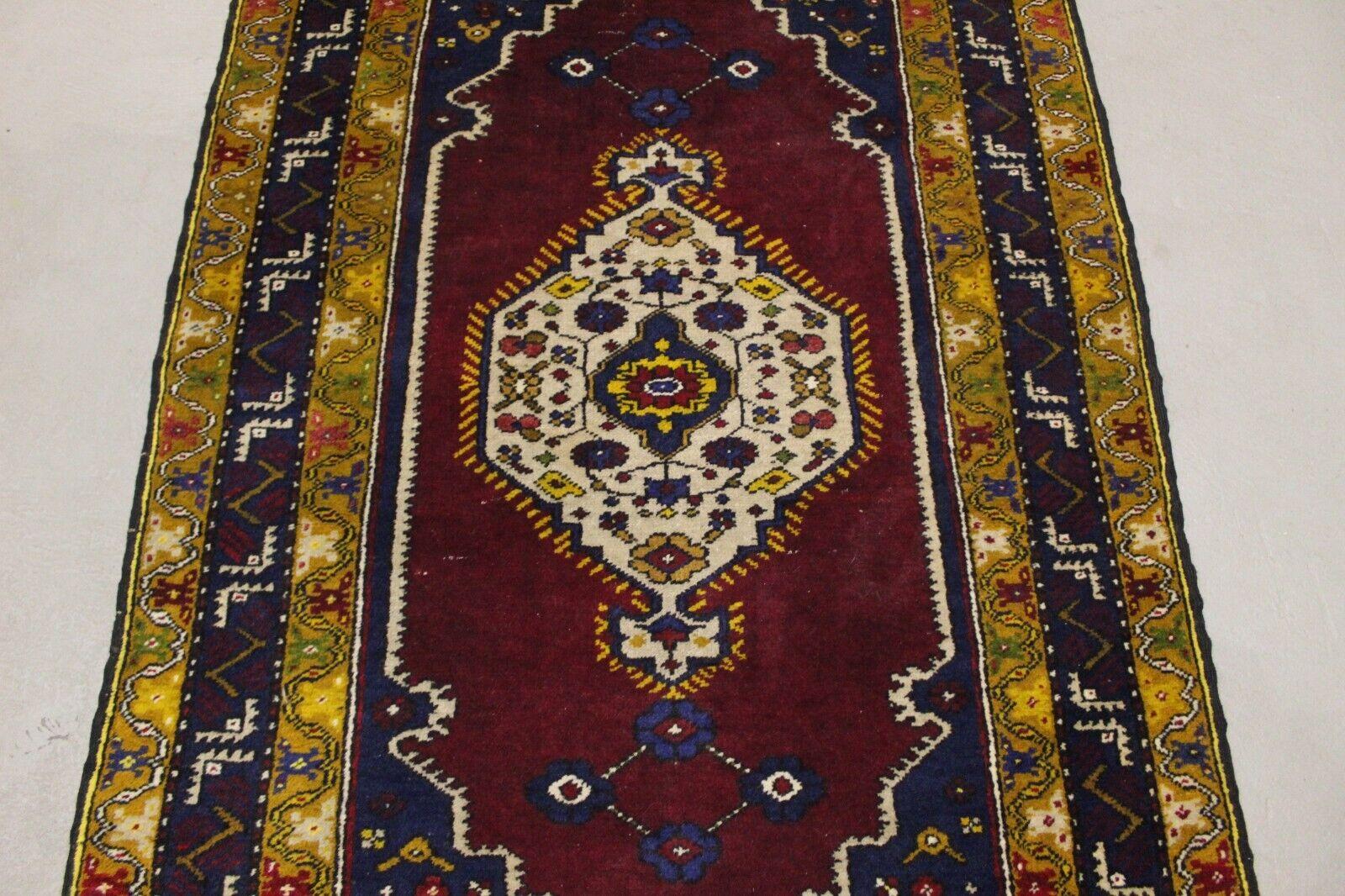 Handmade Vintage Turkish Anatolian Rug 3.4' x 6.2' 1970s - 1K27 In Good Condition For Sale In Bordeaux, FR