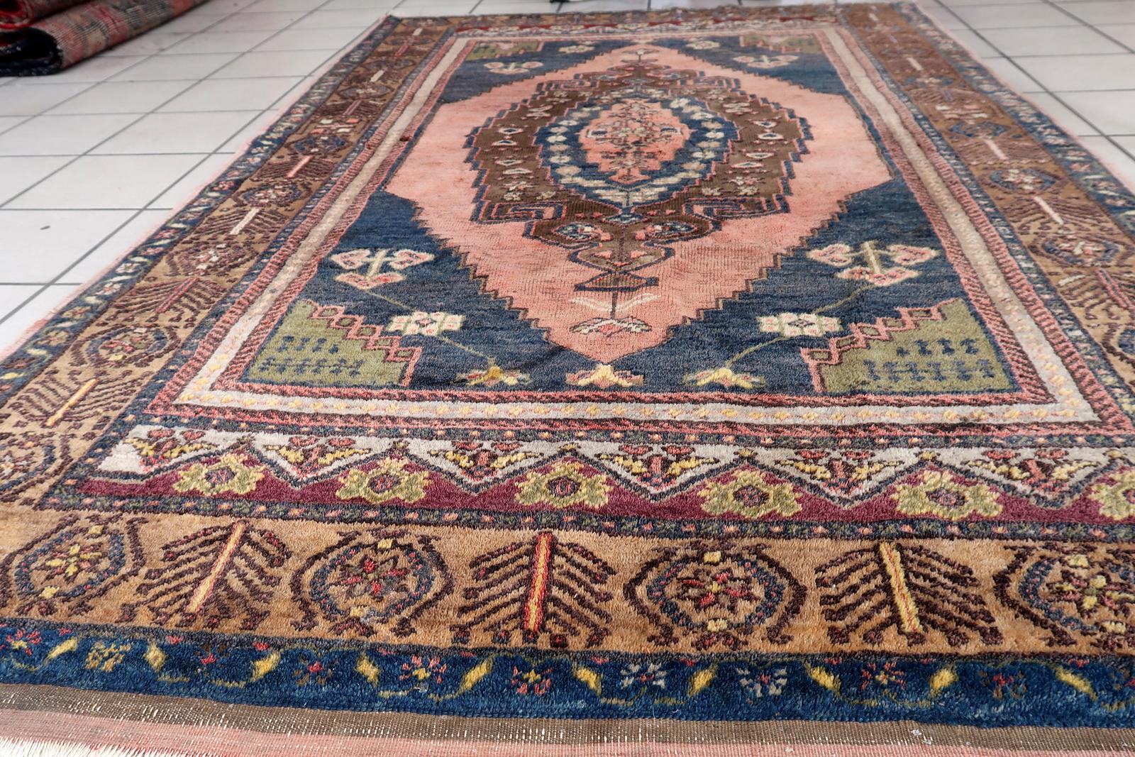 Handmade Vintage Turkish Anatolian Rug 3.7' x 5.6', 1970s - 1C1098 For Sale 6