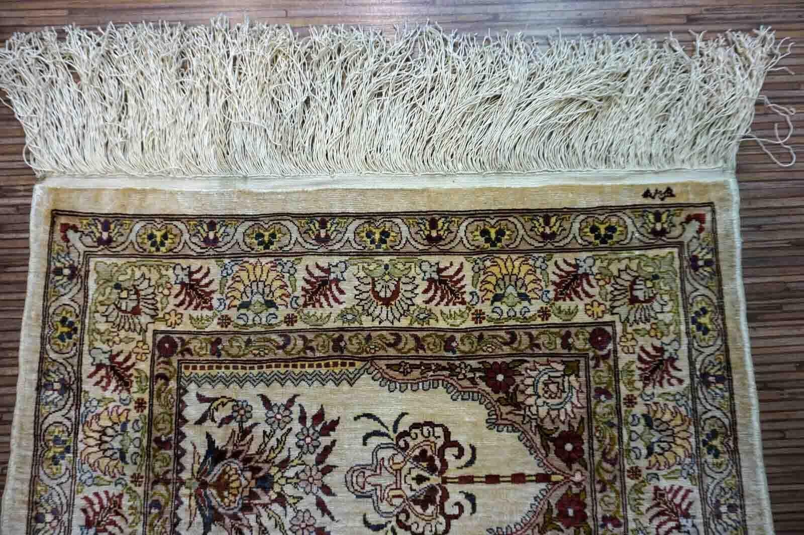 Handgefertigter türkischer Hereke-Teppich, 1970er Jahre, 1D04 (Ende des 20. Jahrhunderts) im Angebot