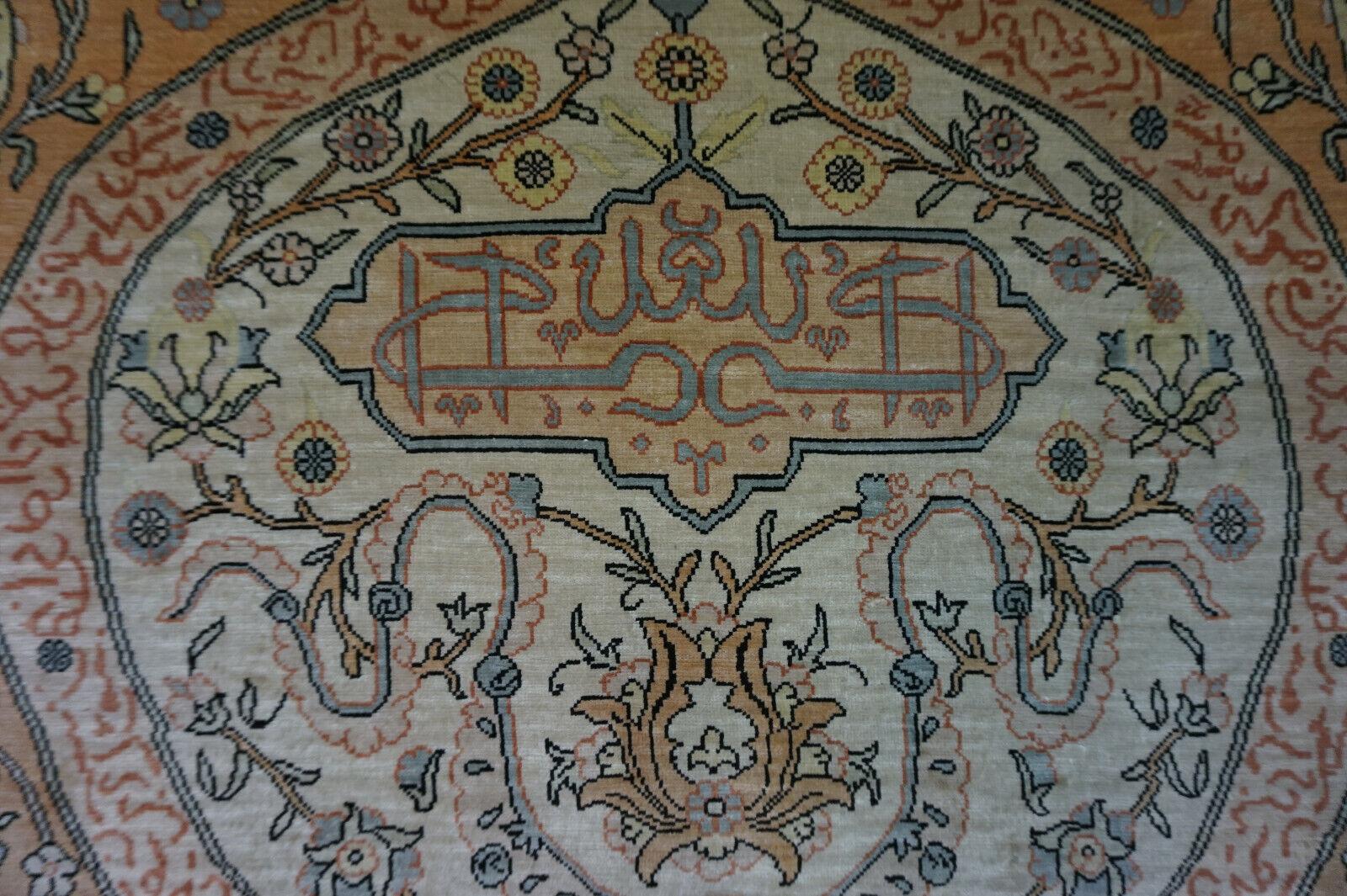 Handgefertigter türkischer Hereke-Seiden-Gebetteppich im Vintage-Stil 3,2' x 4,5', 1970er Jahre - 1D52 im Angebot 3