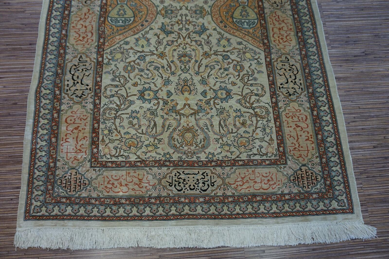Handgefertigter türkischer Hereke-Seiden-Gebetteppich im Vintage-Stil 3,2' x 4,5', 1970er Jahre - 1D52 im Angebot 4