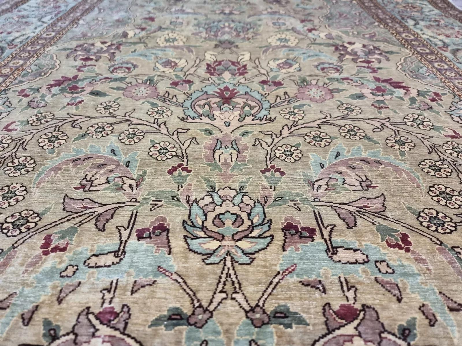 Tappeto da preghiera in seta Hereke d'epoca fatto a mano 3,2' x 4,8', anni '70 - 1D127 in vendita 6