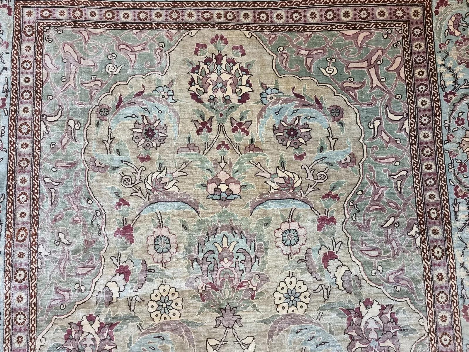 Annodato a mano Tappeto da preghiera in seta Hereke d'epoca fatto a mano 3,2' x 4,8', anni '70 - 1D127 in vendita