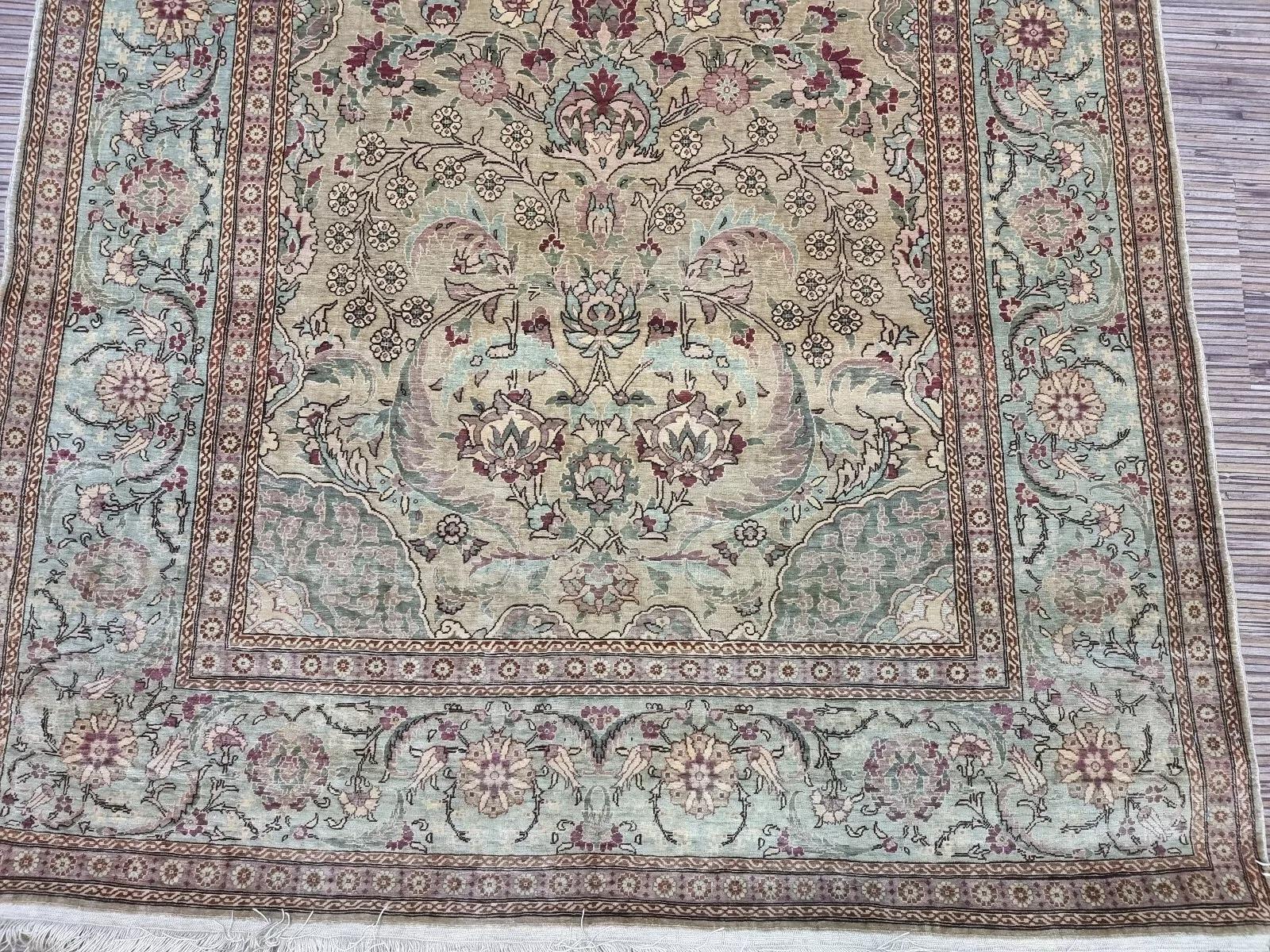 Tappeto da preghiera in seta Hereke d'epoca fatto a mano 3,2' x 4,8', anni '70 - 1D127 In condizioni buone in vendita a Bordeaux, FR