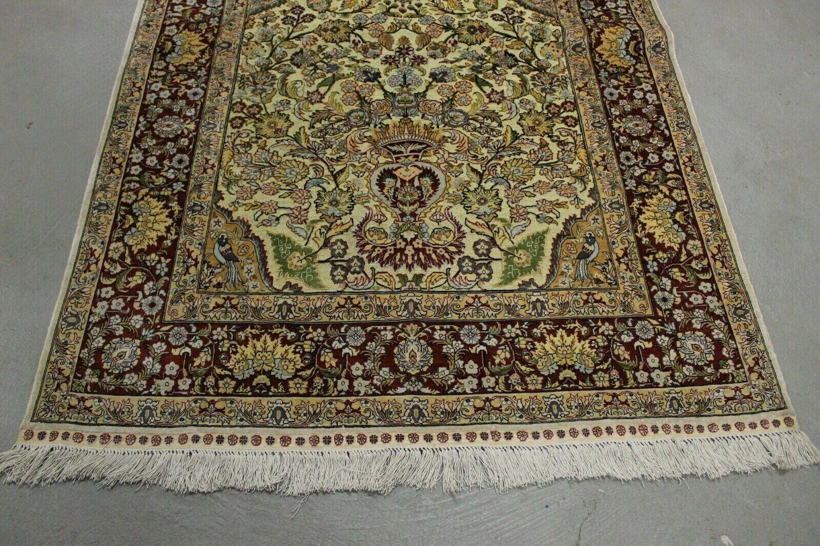 Handmade Vintage Turkish Hereke Silk Prayer Rug 3.3' x 4.7', 1950s - 1K40 In Good Condition For Sale In Bordeaux, FR