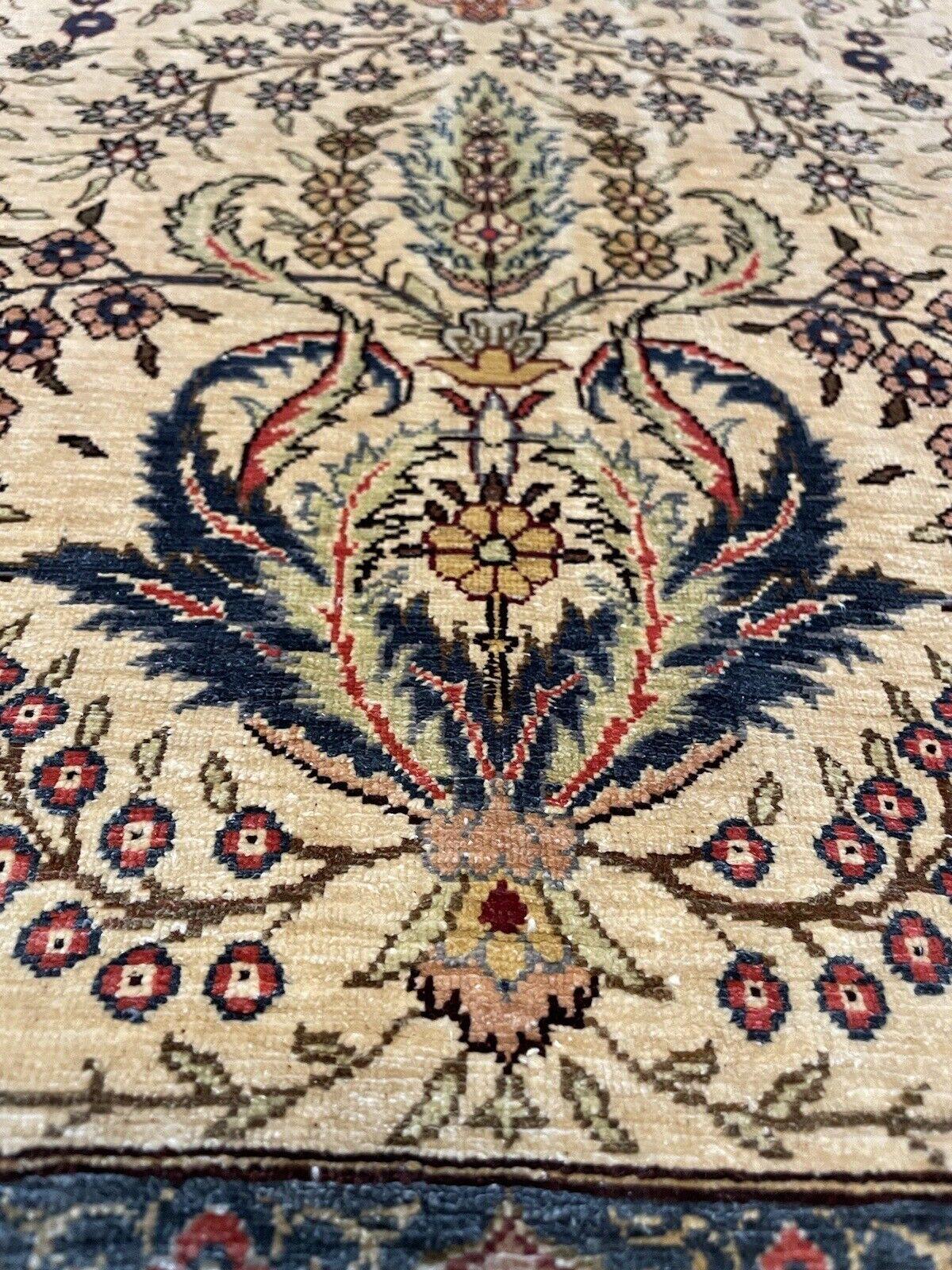 Tessuto a mano Tappeto di seta turco Hereke vintage fatto a mano 2,2' x 3,3', anni '70 - 1N53 in vendita