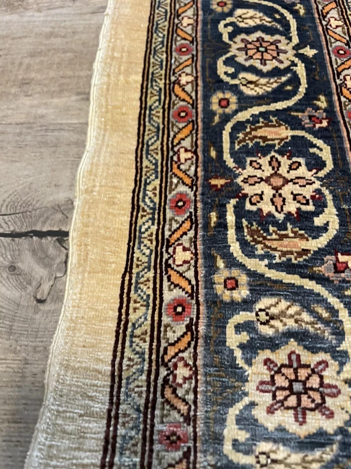 Tappeto di seta turco Hereke vintage fatto a mano 2,2' x 3,3', anni '70 - 1N53 in vendita 3