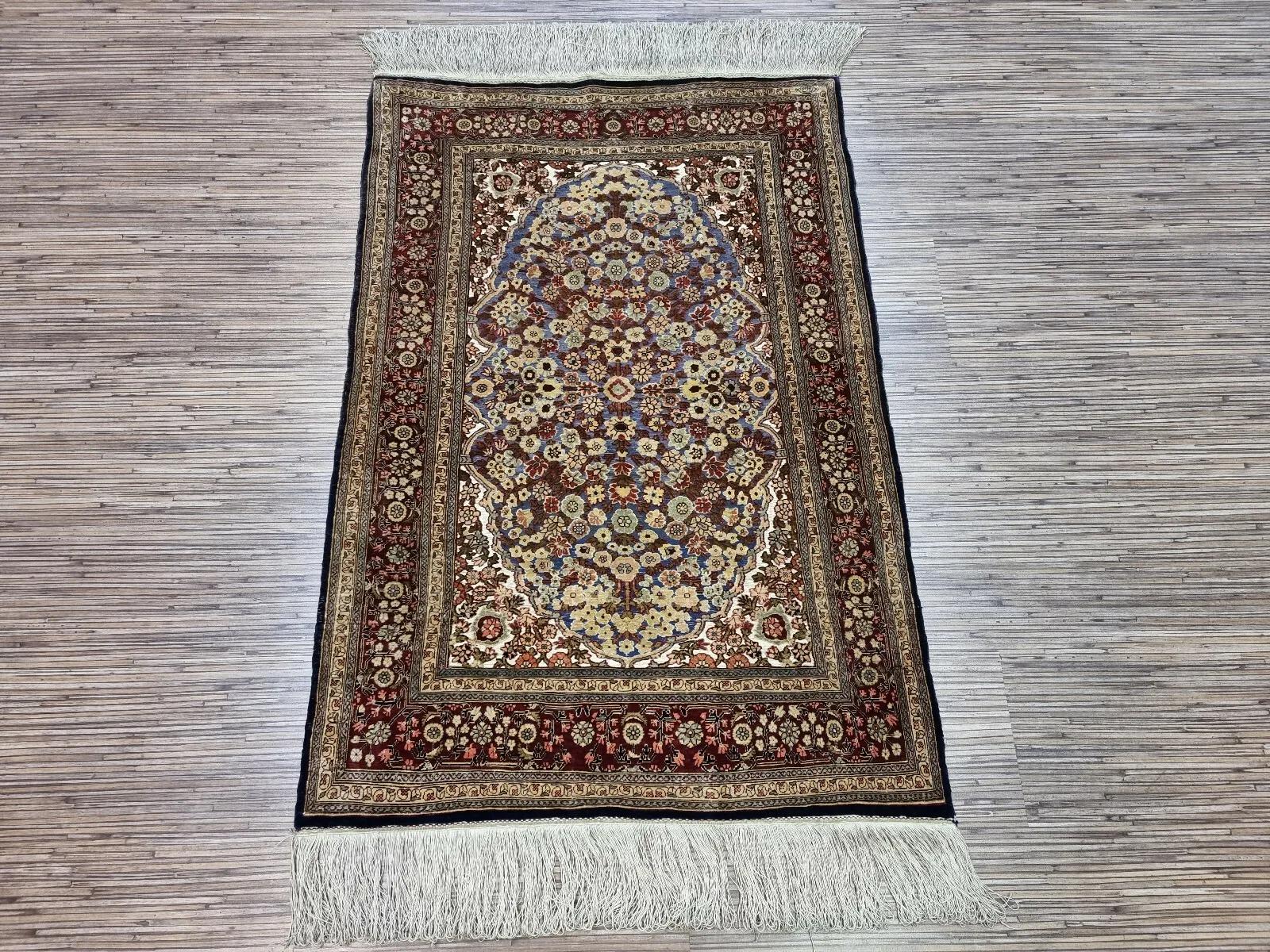 Tapis en soie turc Hereke fait main 2.3' x 3.3', 1980 - 1D133 en vente 4