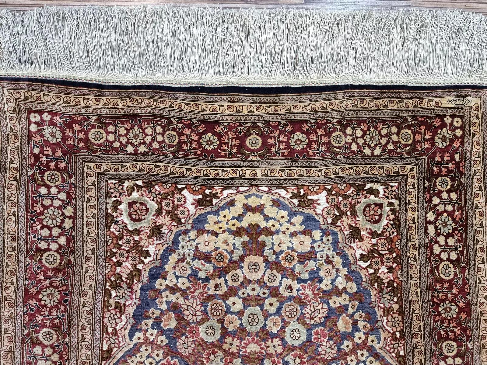 Soie Tapis en soie turc Hereke fait main 2.3' x 3.3', 1980 - 1D133 en vente