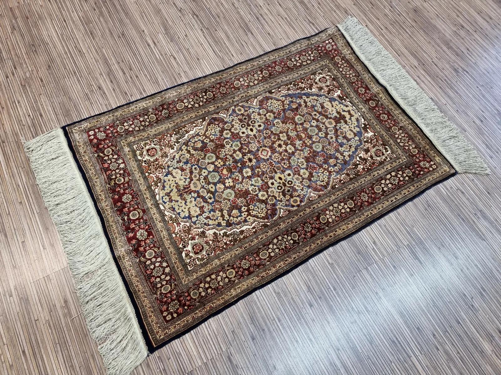 Tapis en soie turc Hereke fait main 2.3' x 3.3', 1980 - 1D133 en vente 1
