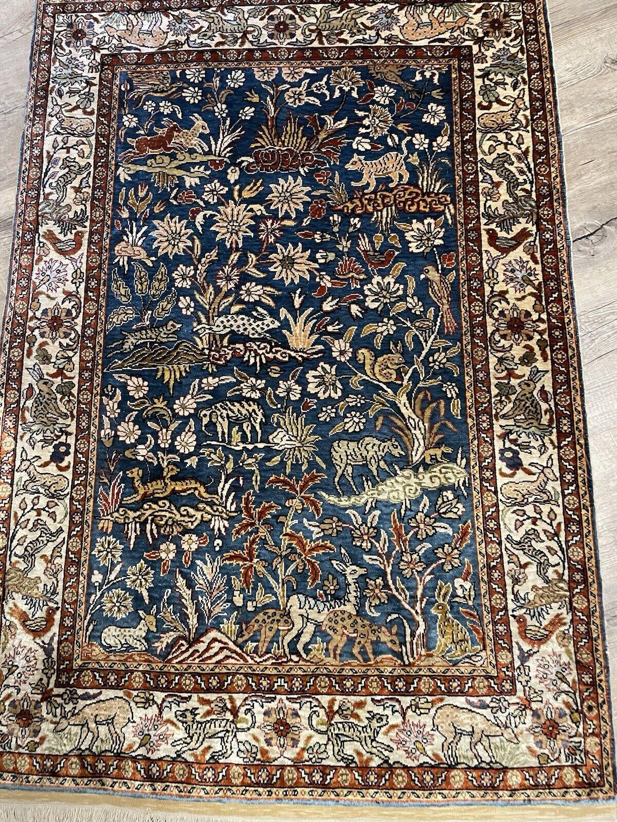 Tessuto a mano Tappeto di seta turco Hereke vintage fatto a mano 2,5' x 3,6', anni '70 - 1N73 in vendita