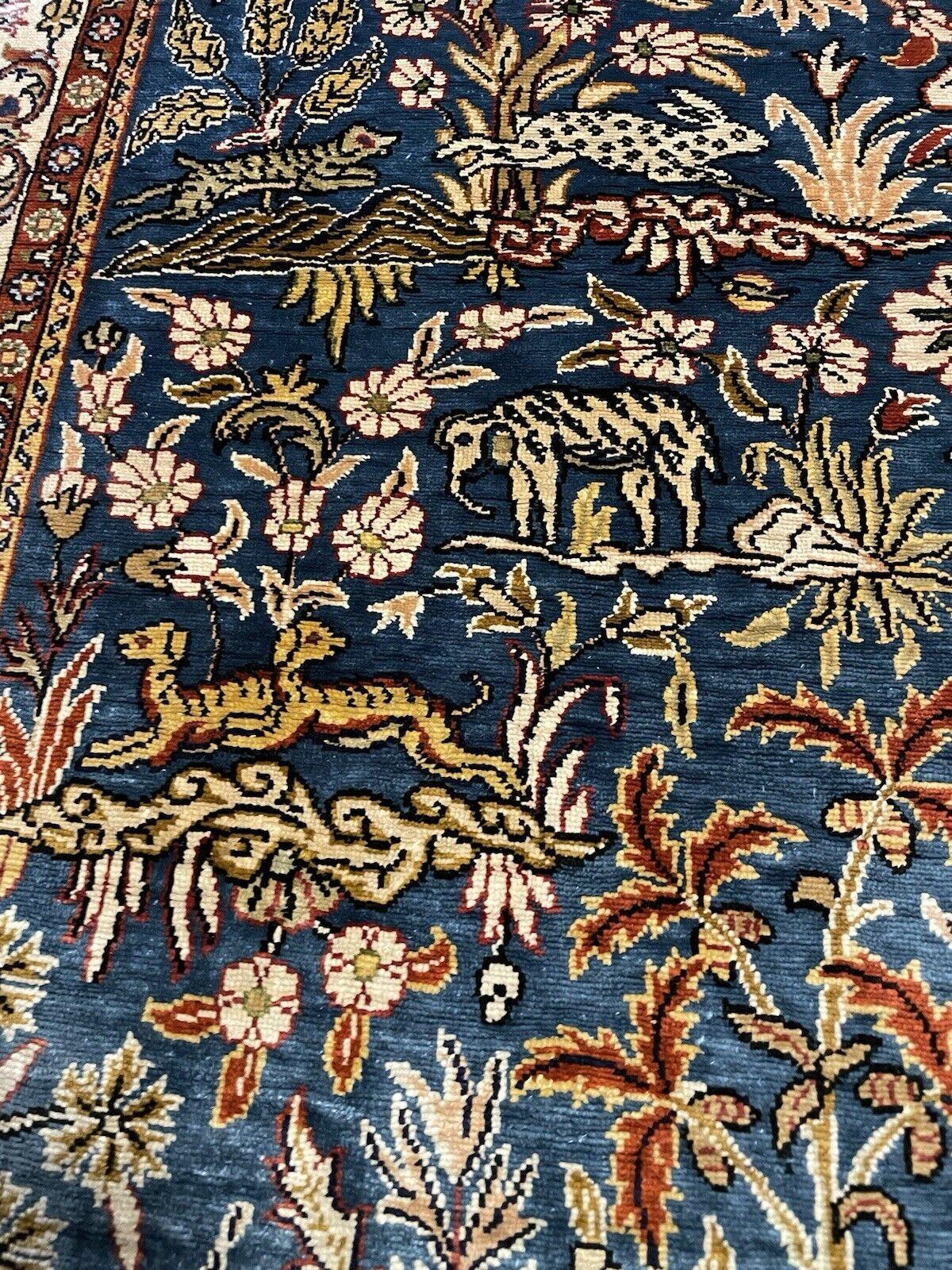 Fine XX secolo Tappeto di seta turco Hereke vintage fatto a mano 2,5' x 3,6', anni '70 - 1N73 in vendita