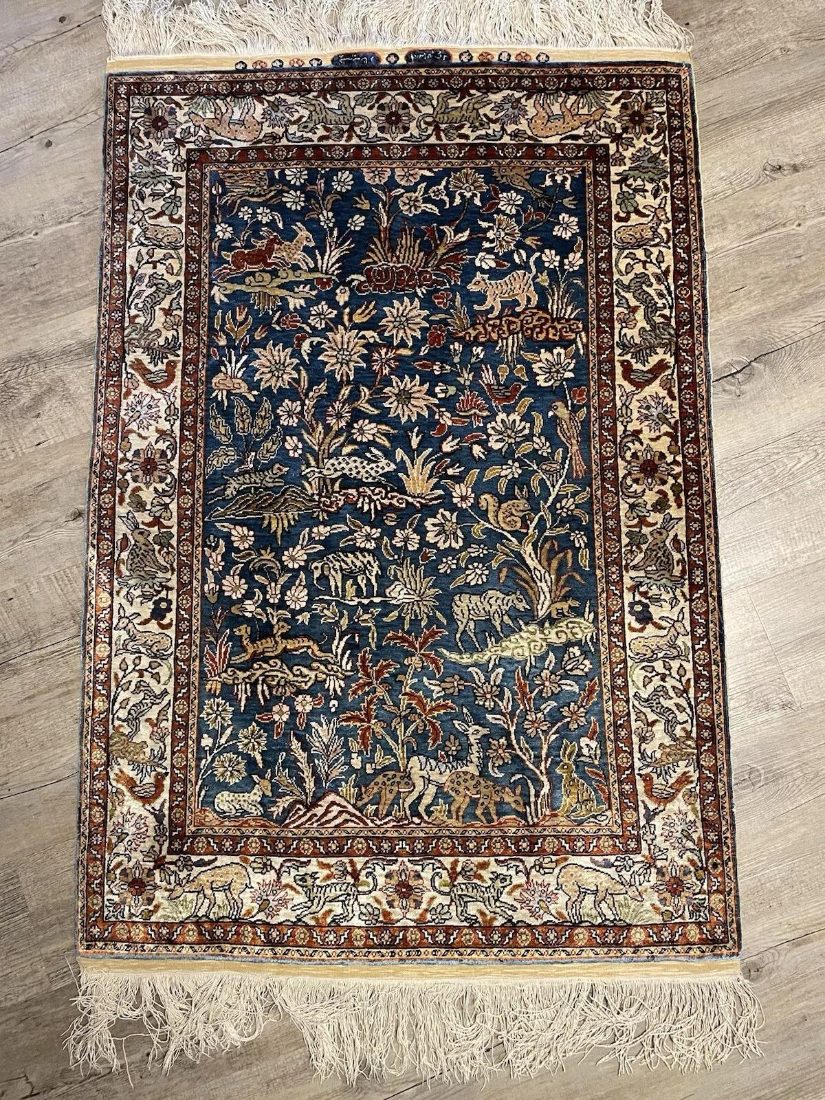 Seta Tappeto di seta turco Hereke vintage fatto a mano 2,5' x 3,6', anni '70 - 1N73 in vendita
