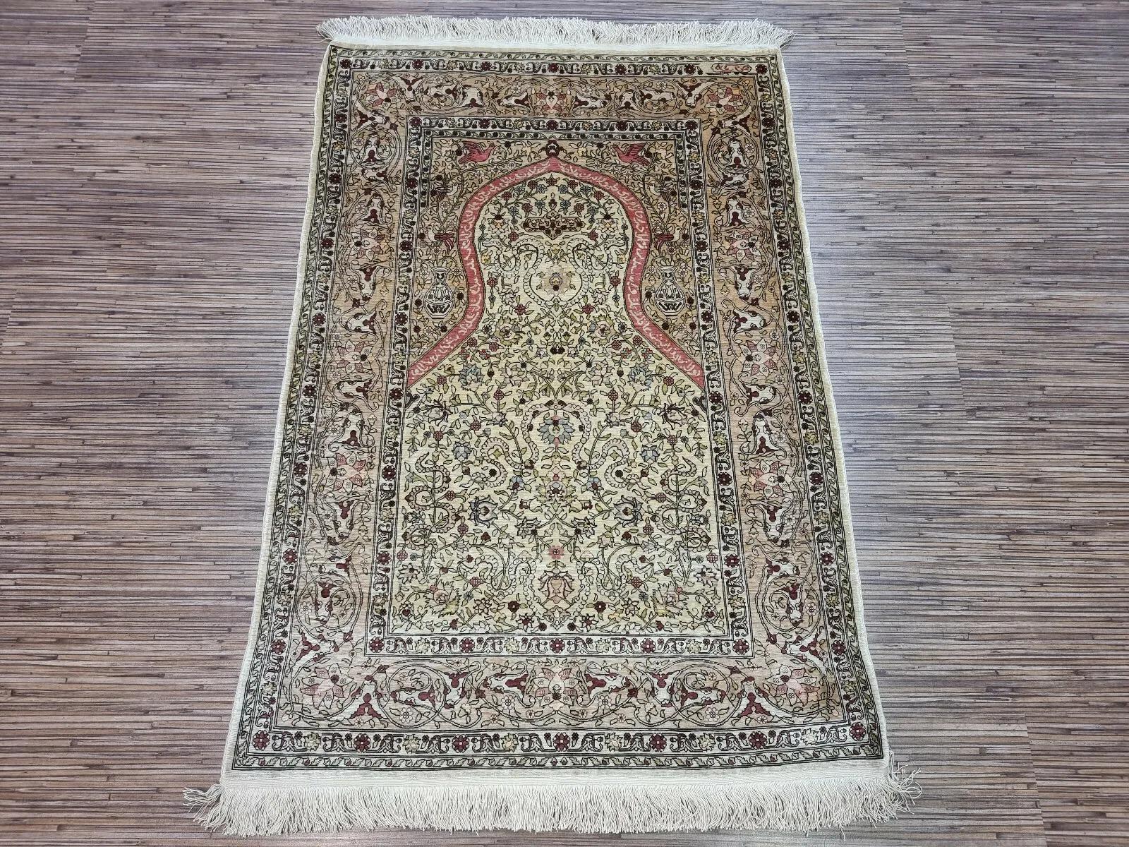 Tappeto di seta turco Hereke vintage fatto a mano 2,6' x 3,7', anni '80 - 1D134 in vendita 4