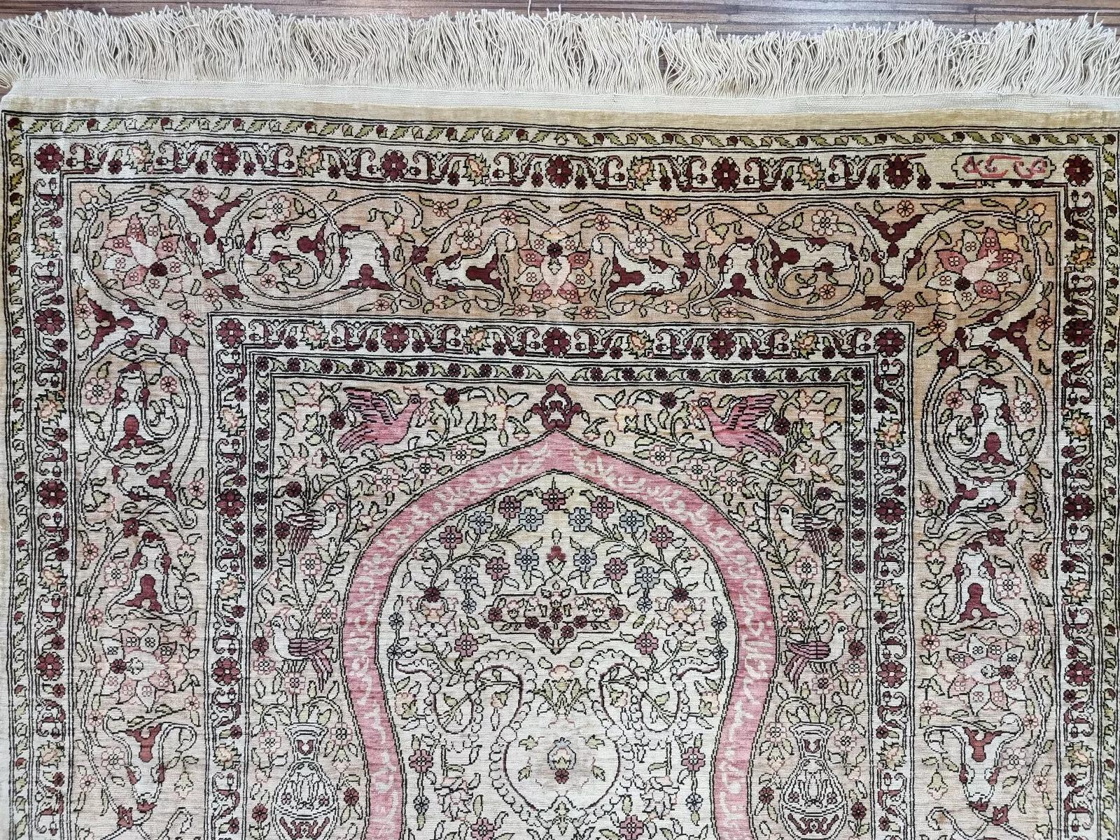 Seta Tappeto di seta turco Hereke vintage fatto a mano 2,6' x 3,7', anni '80 - 1D134 in vendita
