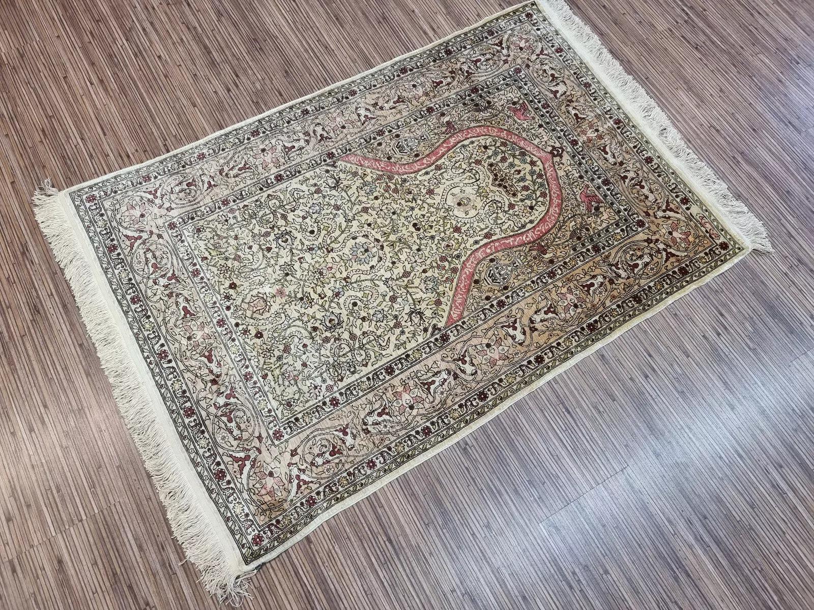 Tappeto di seta turco Hereke vintage fatto a mano 2,6' x 3,7', anni '80 - 1D134 in vendita 1
