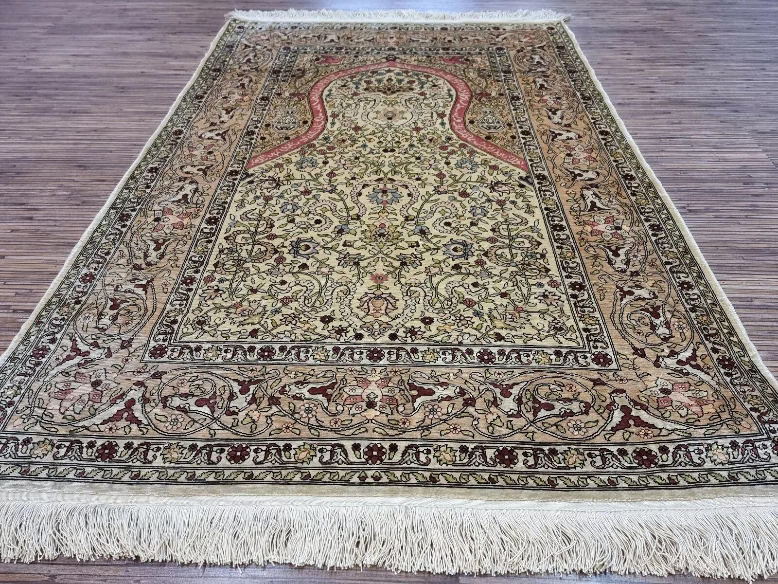 Tappeto di seta turco Hereke vintage fatto a mano 2,6' x 3,7', anni '80 - 1D134 in vendita 2