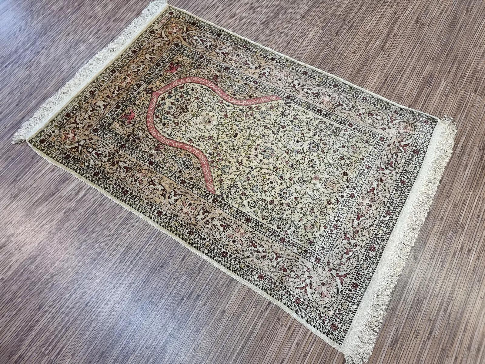Tappeto di seta turco Hereke vintage fatto a mano 2,6' x 3,7', anni '80 - 1D134 in vendita 3