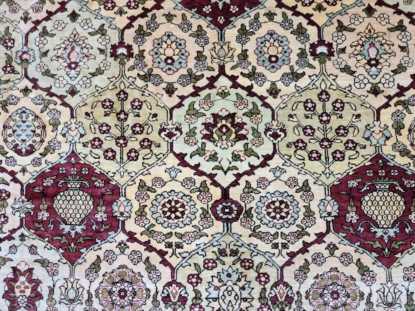 Metà XX secolo Tappeto di seta turco Hereke vintage fatto a mano 3,3' x 4,7', anni '60 - 1D128 in vendita