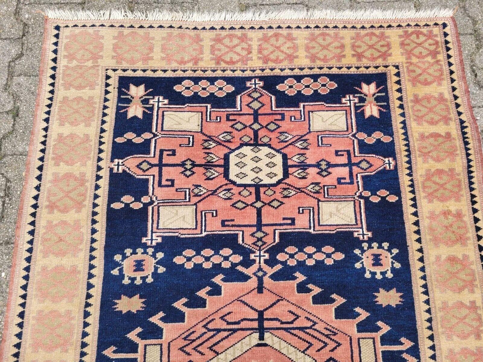 Handgefertigter türkischer Vintage Kars-Teppich 3,5' x 5,4' (108 x 166 cm), 1970er Jahre - 2K06 (Deutsch) im Angebot