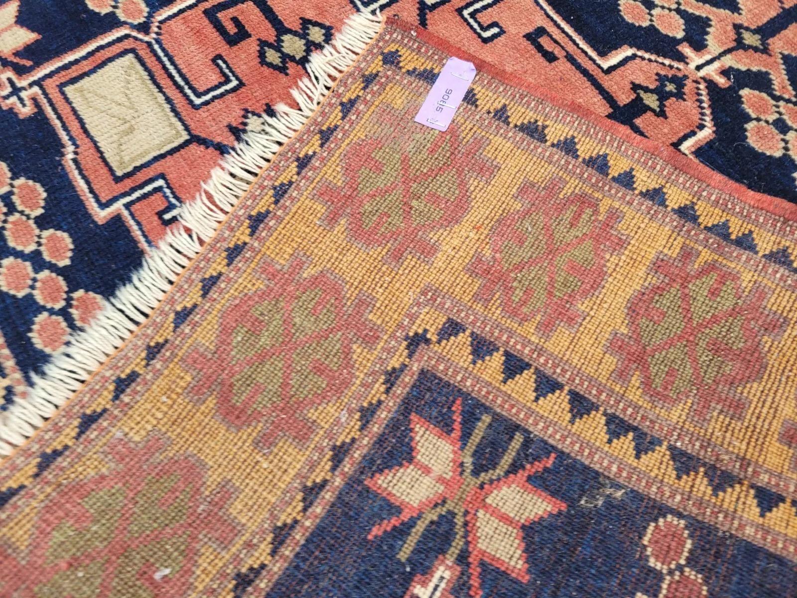 Handgefertigter türkischer Vintage Kars-Teppich 3,5' x 5,4' (108 x 166 cm), 1970er Jahre - 2K06 im Zustand „Gut“ im Angebot in Bordeaux, FR