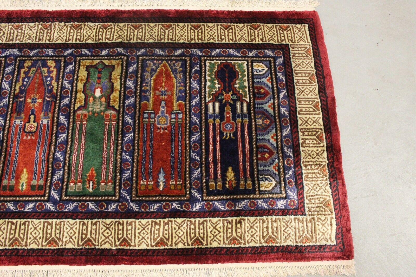 Handmade Vintage Turkish Keyseri Silk Rug 2.8' x 7' 1970s - 1K25 In Good Condition In Bordeaux, FR