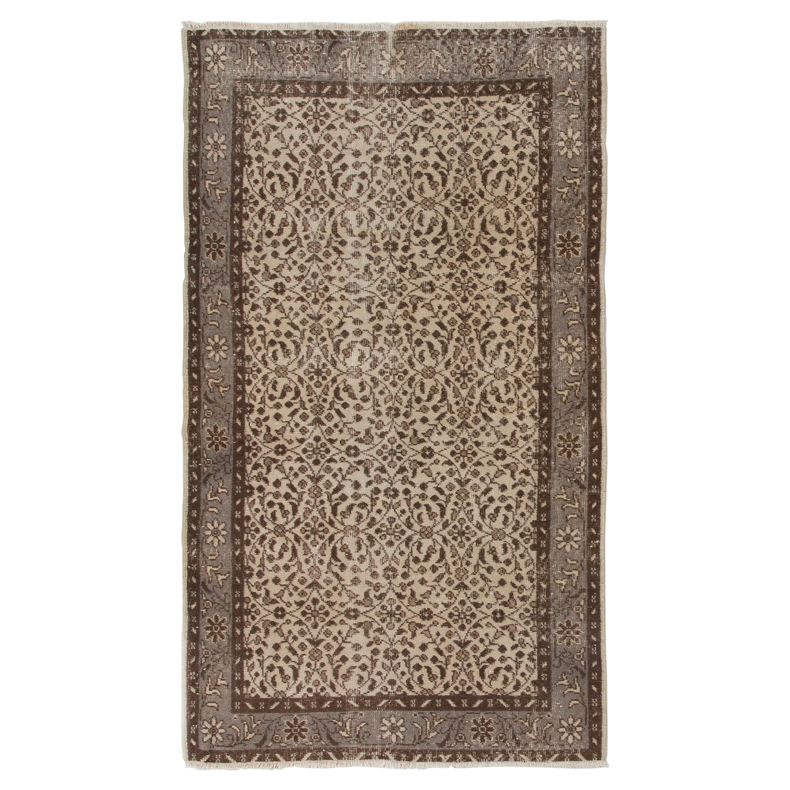 Tappeto d'accento vintage turco Oushak fatto a mano con disegno floreale all-over 4x6.8 ft