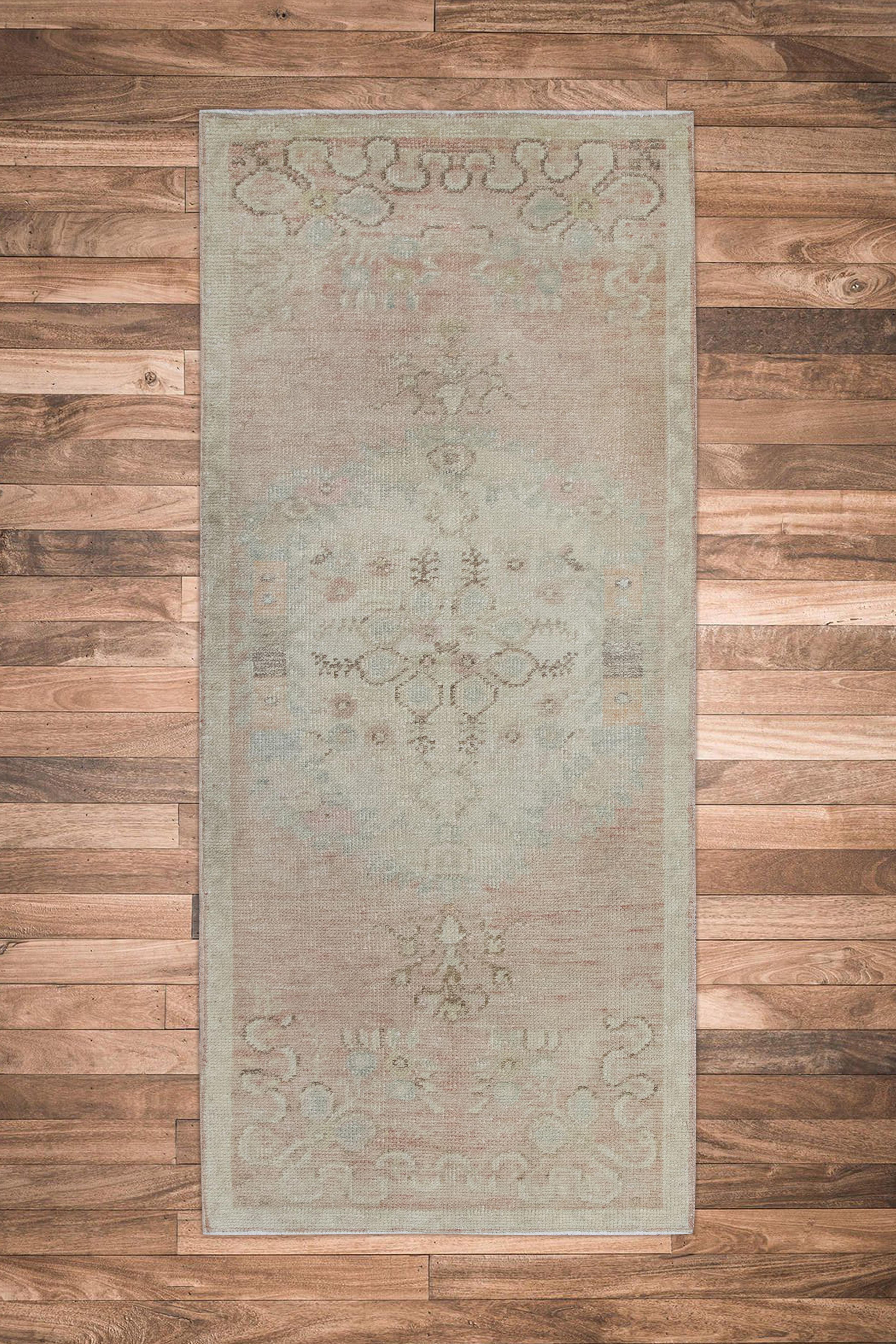 Tapis turc vintage fait à la main 2'2