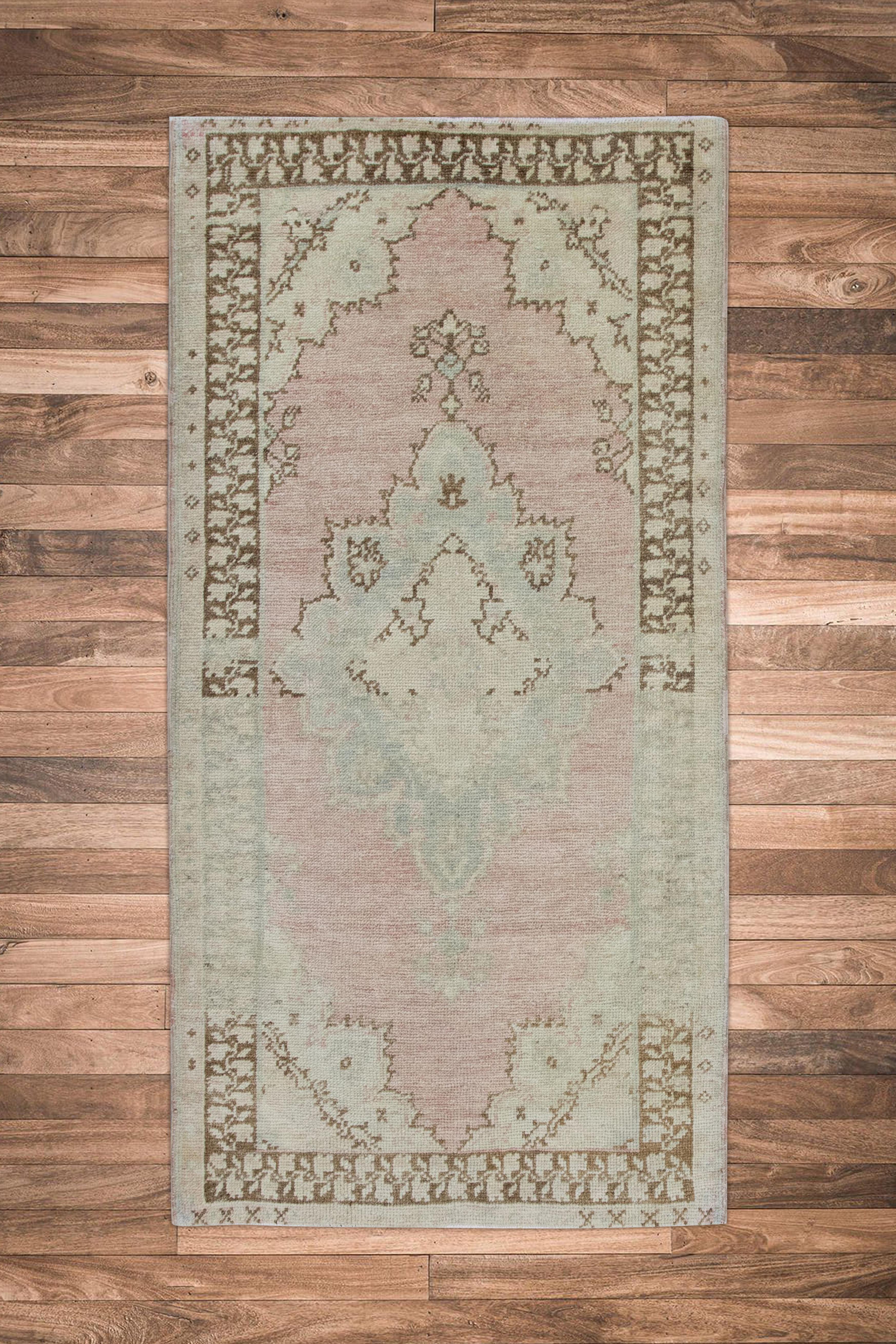 Handgefertigter türkischer Vintage-Teppich 2'5
