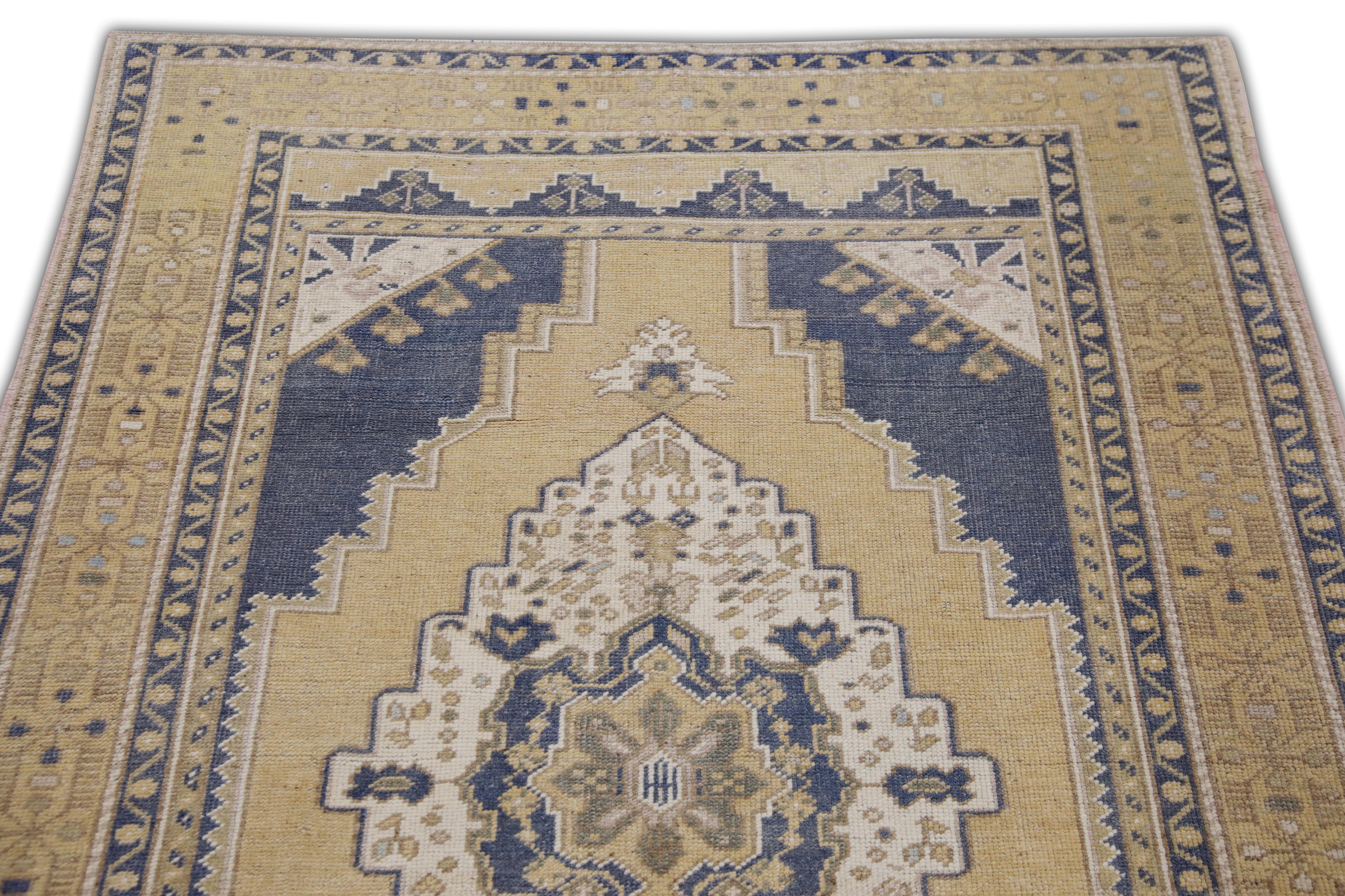 Handgefertigter türkischer Vintage-Teppich 3'11