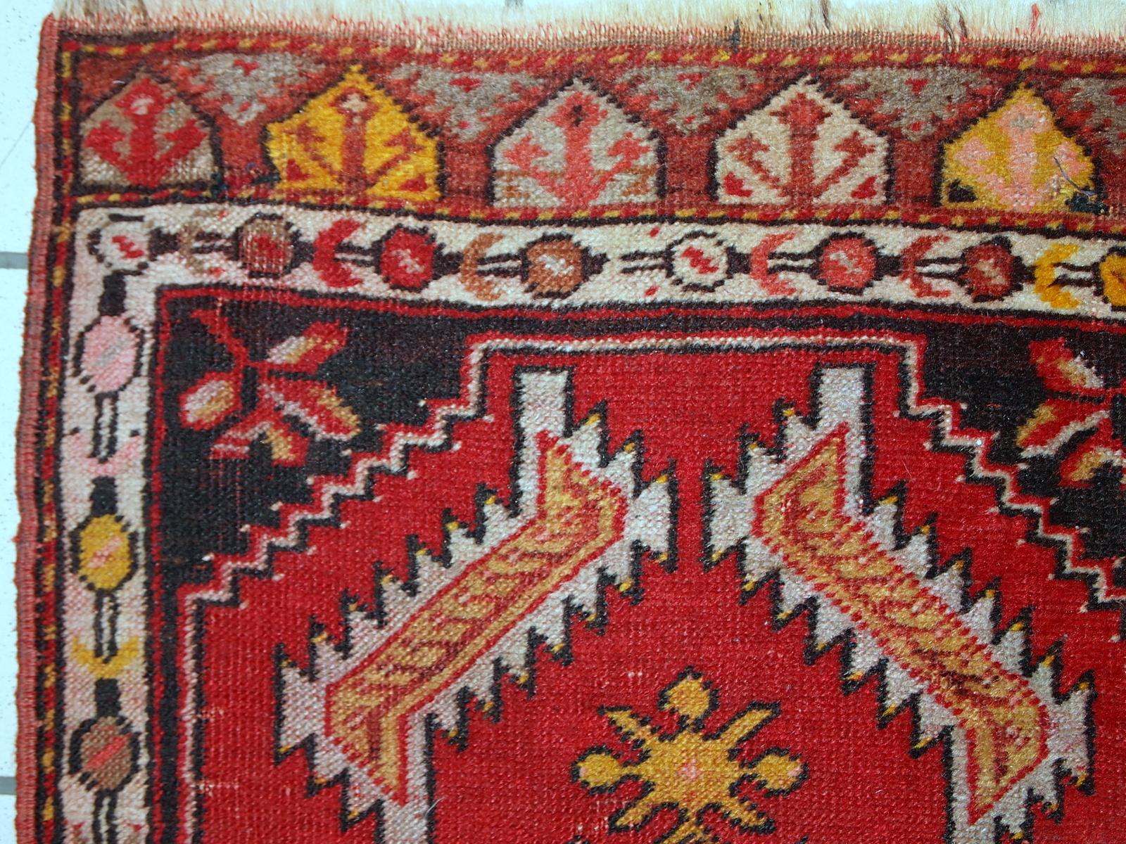 Handmade Vintage Turkish Yastik Rug, 1960s, 1C651 For Sale 4