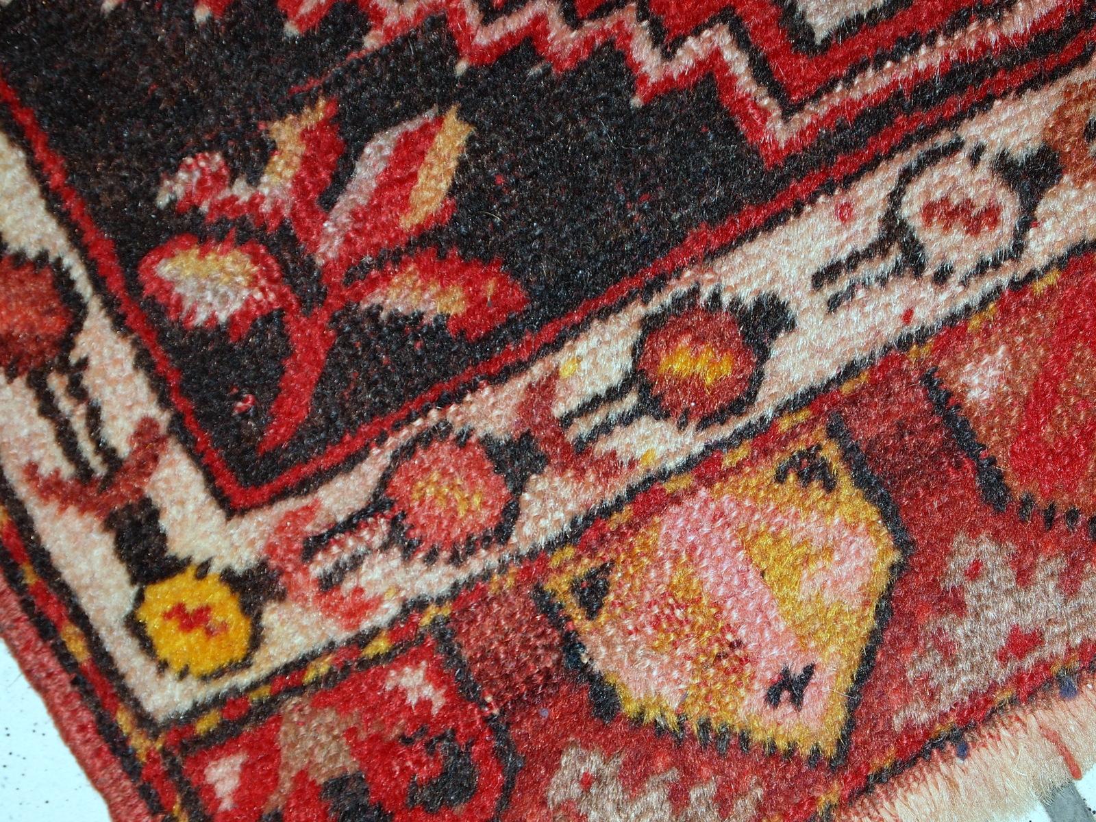 Mid-20th Century Handmade Vintage Turkish Yastik Rug, 1960s, 1C651 For Sale