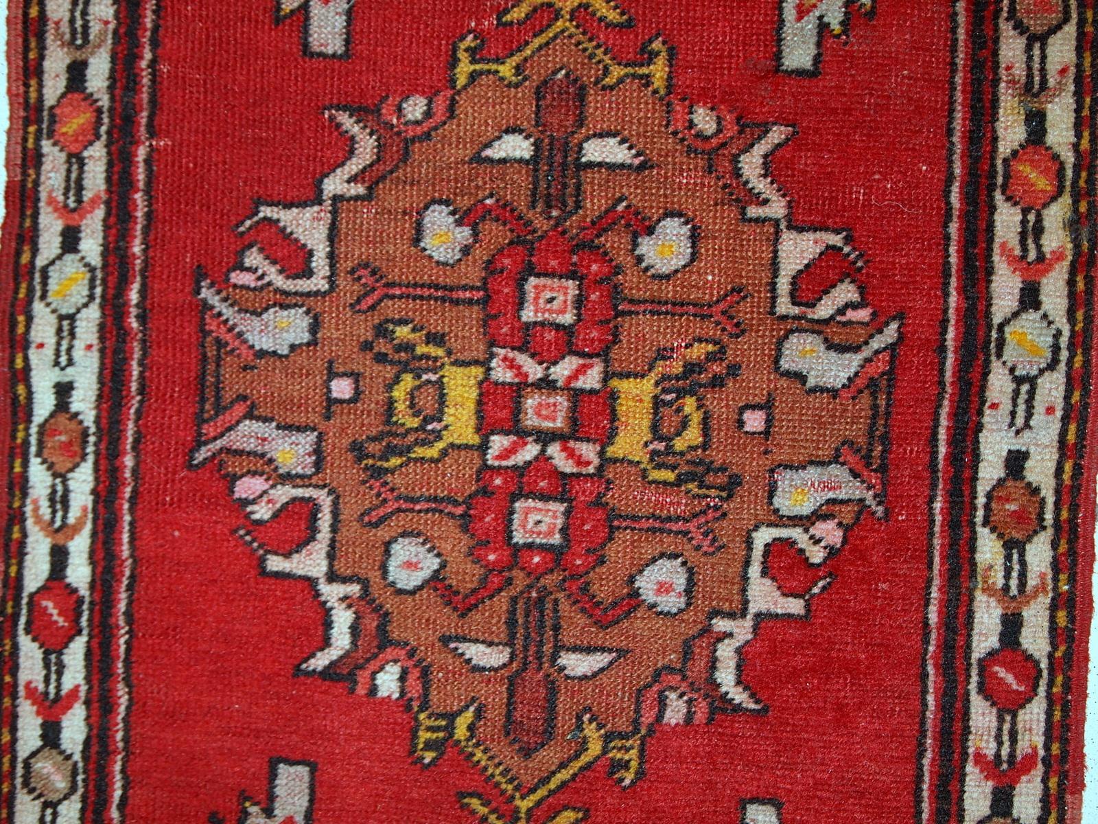 Handmade Vintage Turkish Yastik Rug, 1960s, 1C651 For Sale 2