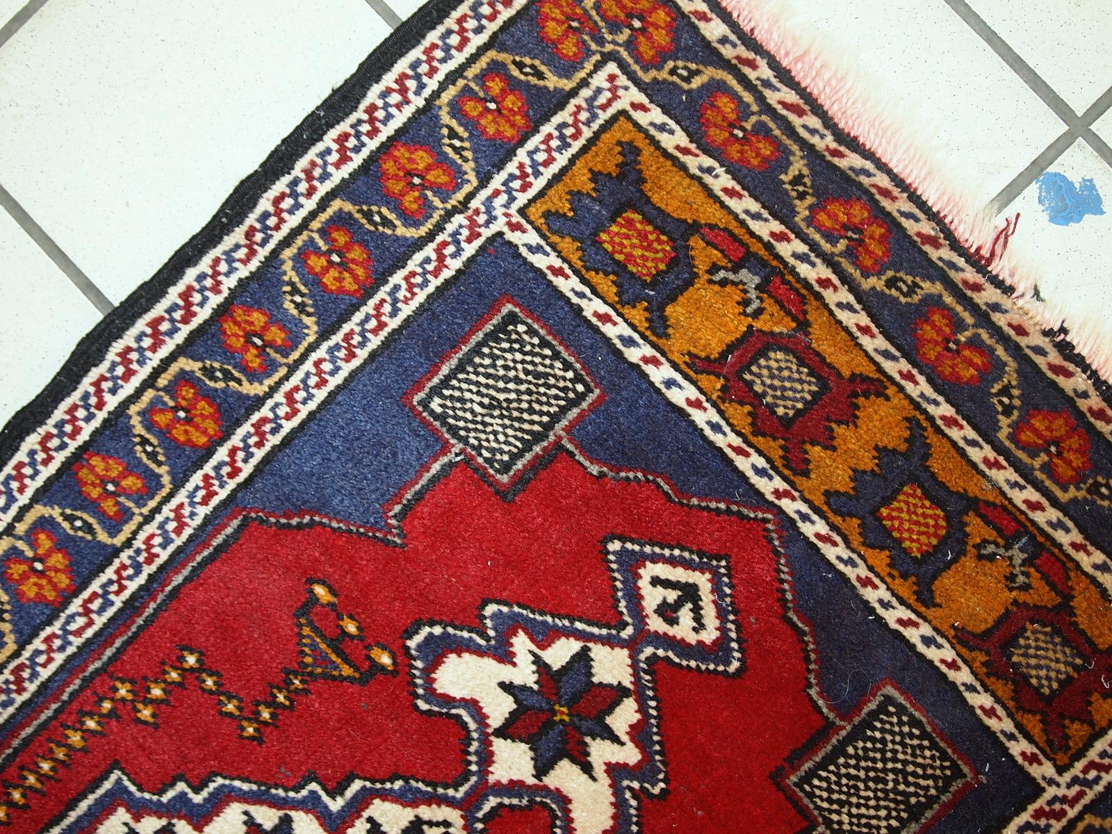Handmade vintage Turkish Yastik rug in bright red and purple colors. The rug is in original condition from the middle of 20th century, it has some signs of age.

?-condition: original, some signs of age,

-circa: 1960s,

-size: 1.8' x 3.6'