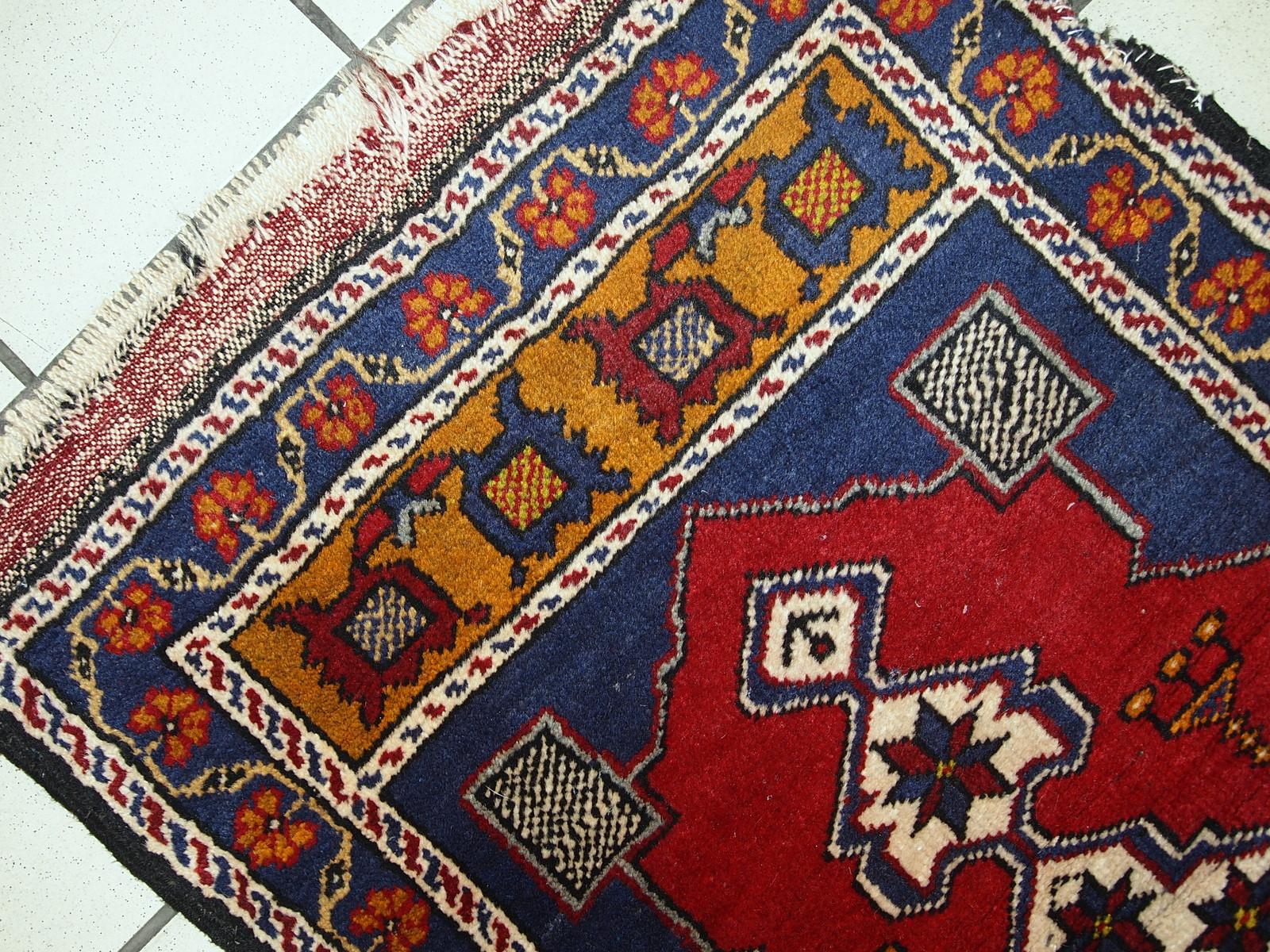 Mid-20th Century Handmade Vintage Turkish Yastik Rug, 1960s, 1C731 For Sale