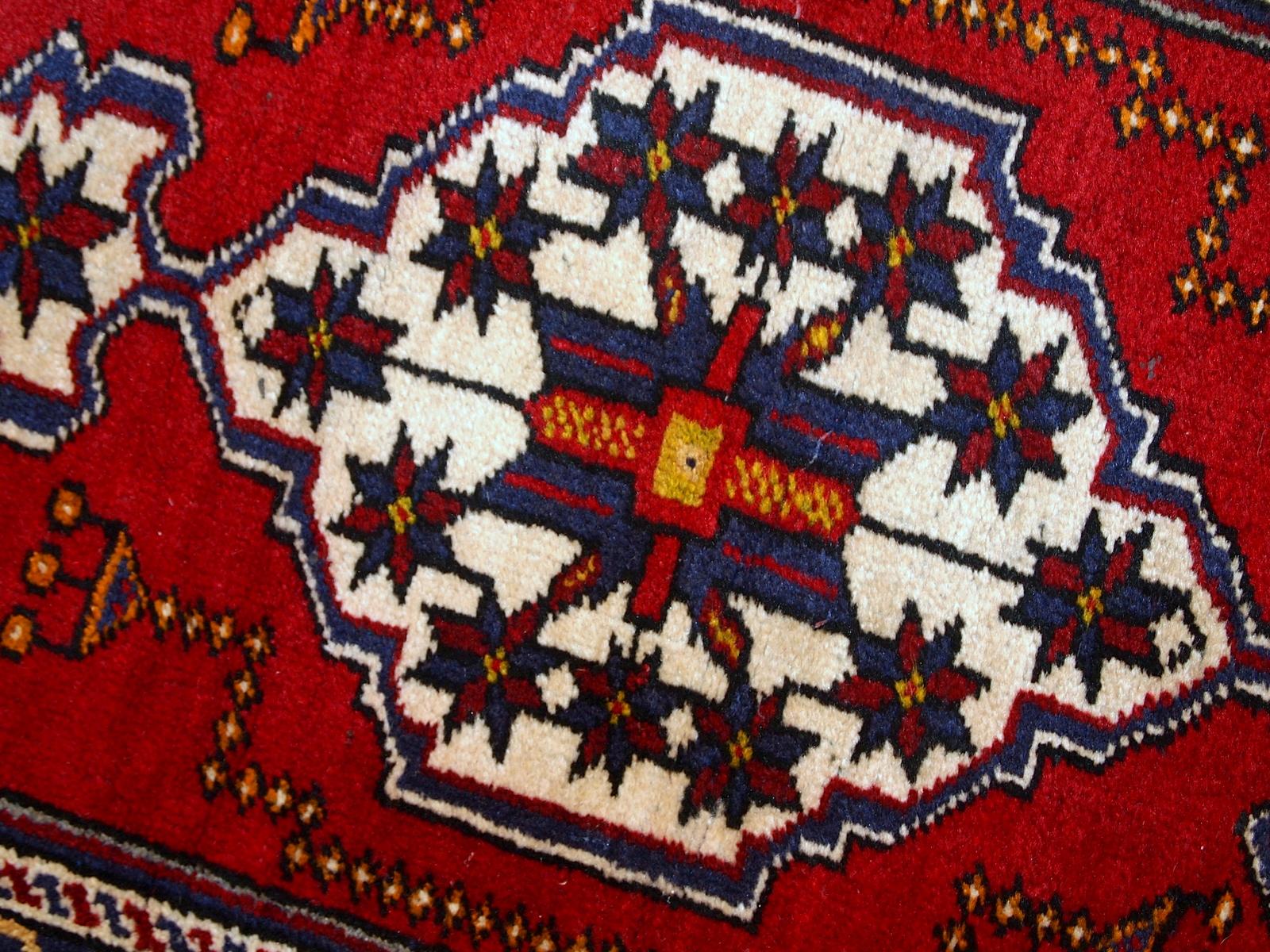 Handmade Vintage Turkish Yastik Rug, 1960s, 1C731 For Sale 2