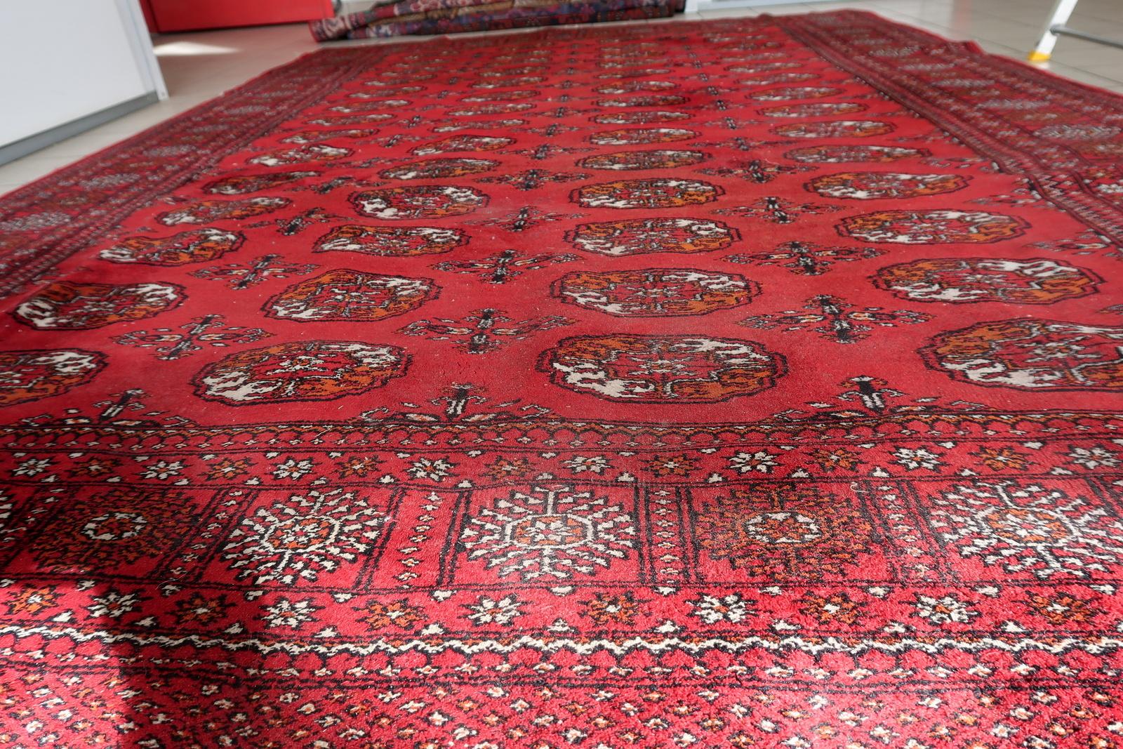 Handmade Vintage Turkmen Ersari Rug 4.2' x 6.4' 1960s - 1C1177 For Sale 7