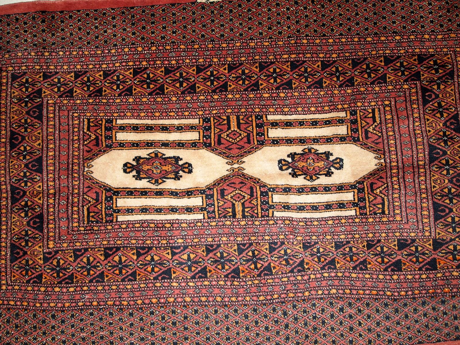 Handmade Vintage Turkmen Rug, 1950s, 1C232 In Good Condition In Bordeaux, FR