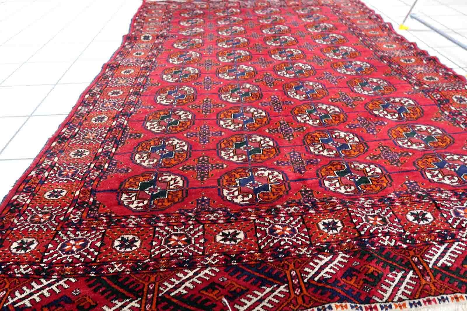 Handmade vintage Turkmen Tekke rug in wool and traditional design. The rug is from the end of 20th century in original good condition. The sides of the rug are not even.

?-condition: original good,

-circa: 1960s,

-size: 4.1' x 6.1' (126cm x