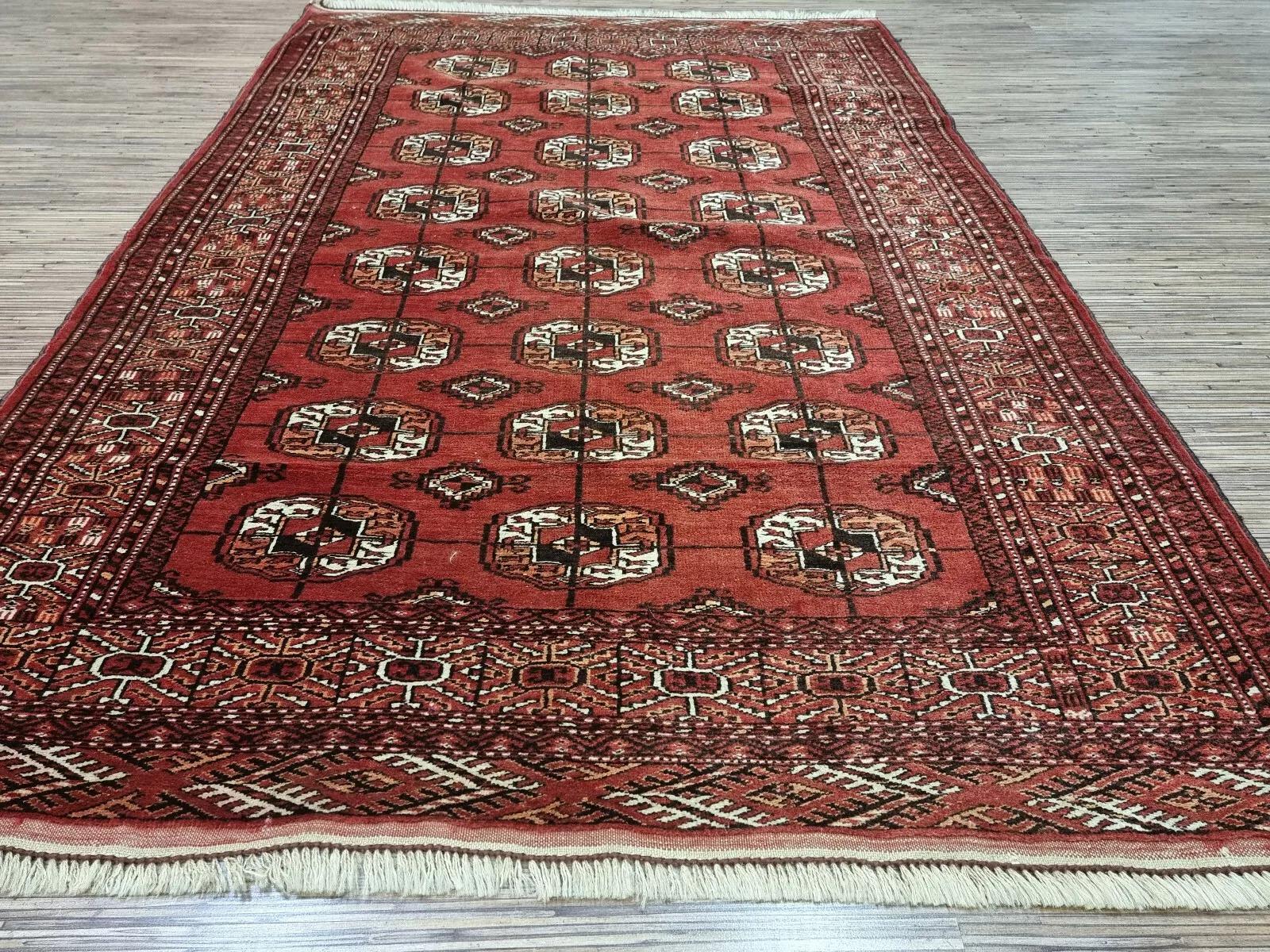 Tappeto Tekke vintage fatto a mano 4' x 5,9' 1950 - 1D199 in vendita 1