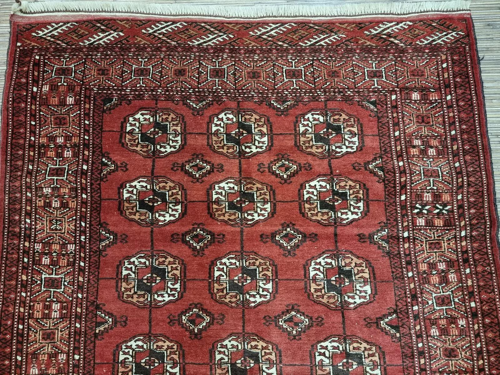 Tappeto Tekke vintage fatto a mano 4' x 5,9' 1950 - 1D199 in vendita 2