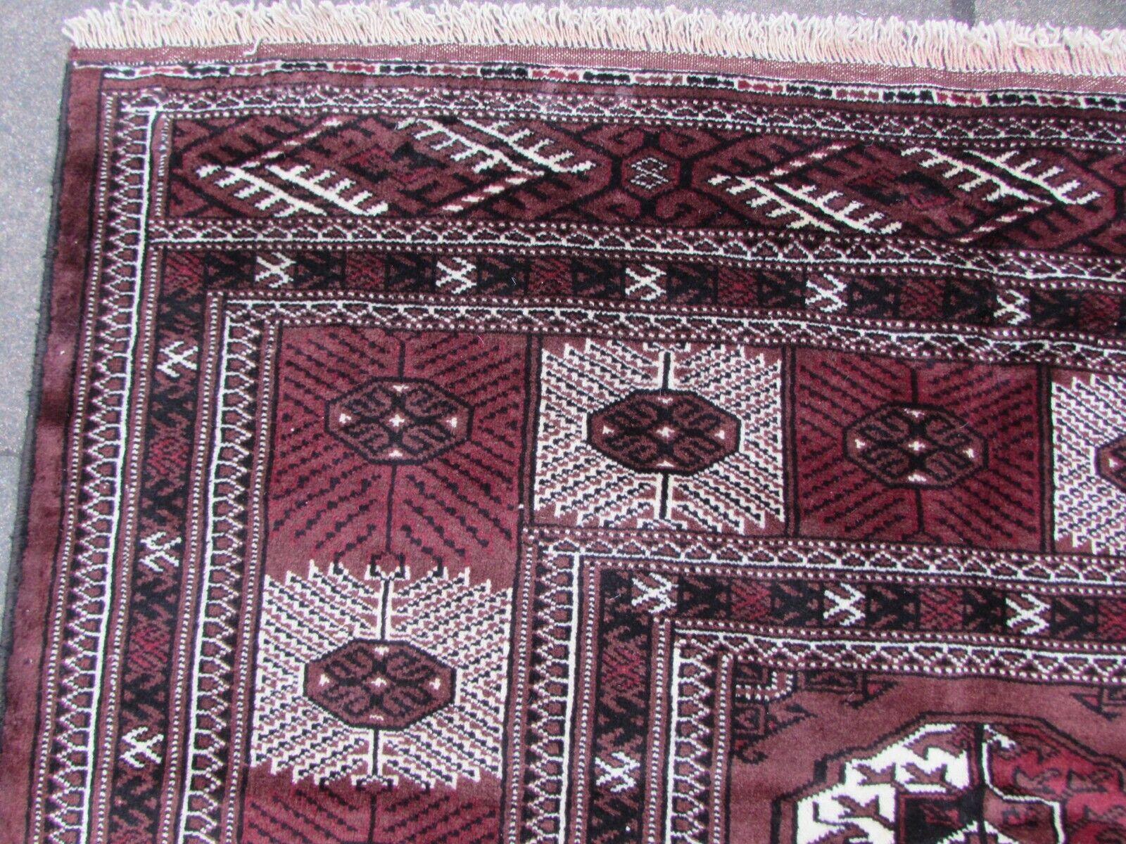 Handgefertigter türkischer Tekke-Teppich im Vintage-Stil 8,3' x 12,4', 1970er Jahre, 1Q54 im Zustand „Gut“ im Angebot in Bordeaux, FR