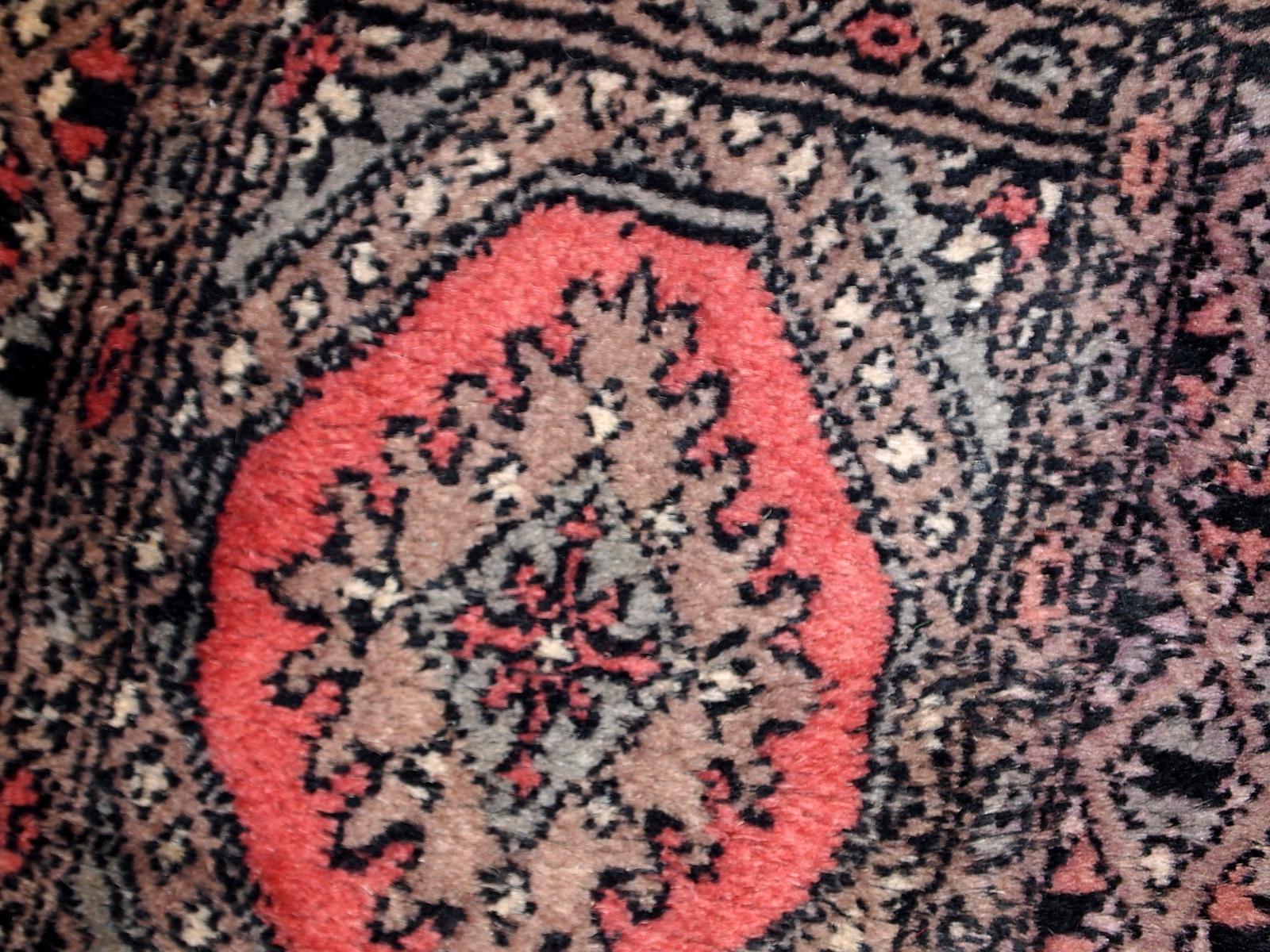 Handmade Vintage Uzbek Bukhara Mat, 1960s, 1С769 In Good Condition For Sale In Bordeaux, FR