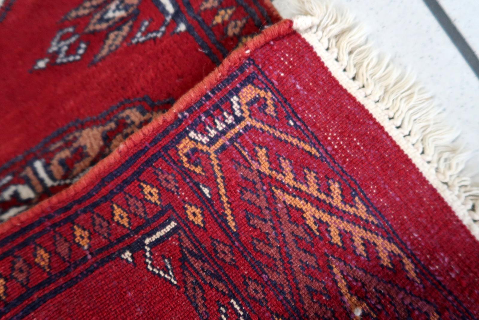 Handmade Vintage Uzbek Bukhara Rug is a remarkable piece crafted in the 1960s. Measuring 1’ x 3.9’ (32cm x 120cm), it boasts intricate craftsmanship and a captivating design. Here’s a detailed description based on the image:

Colors:
The primary