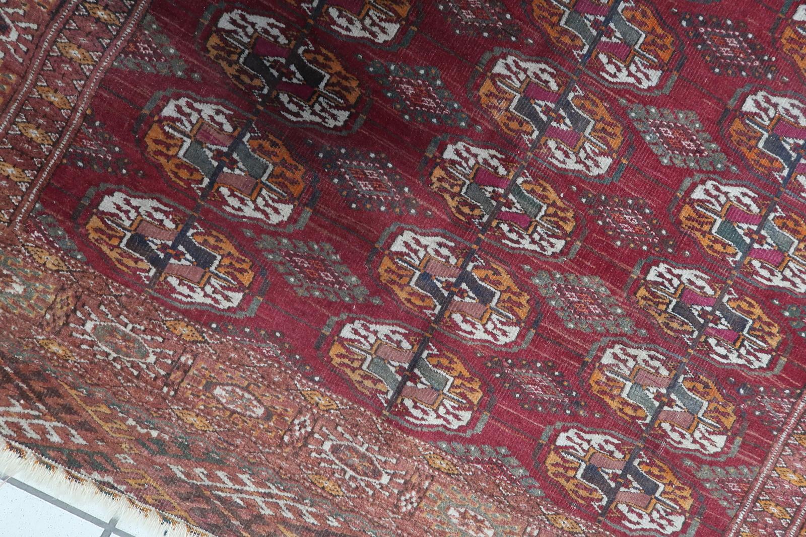 Handmade Vintage Uzbek Bukhara Rug 1920s, 1C1072 In Good Condition For Sale In Bordeaux, FR