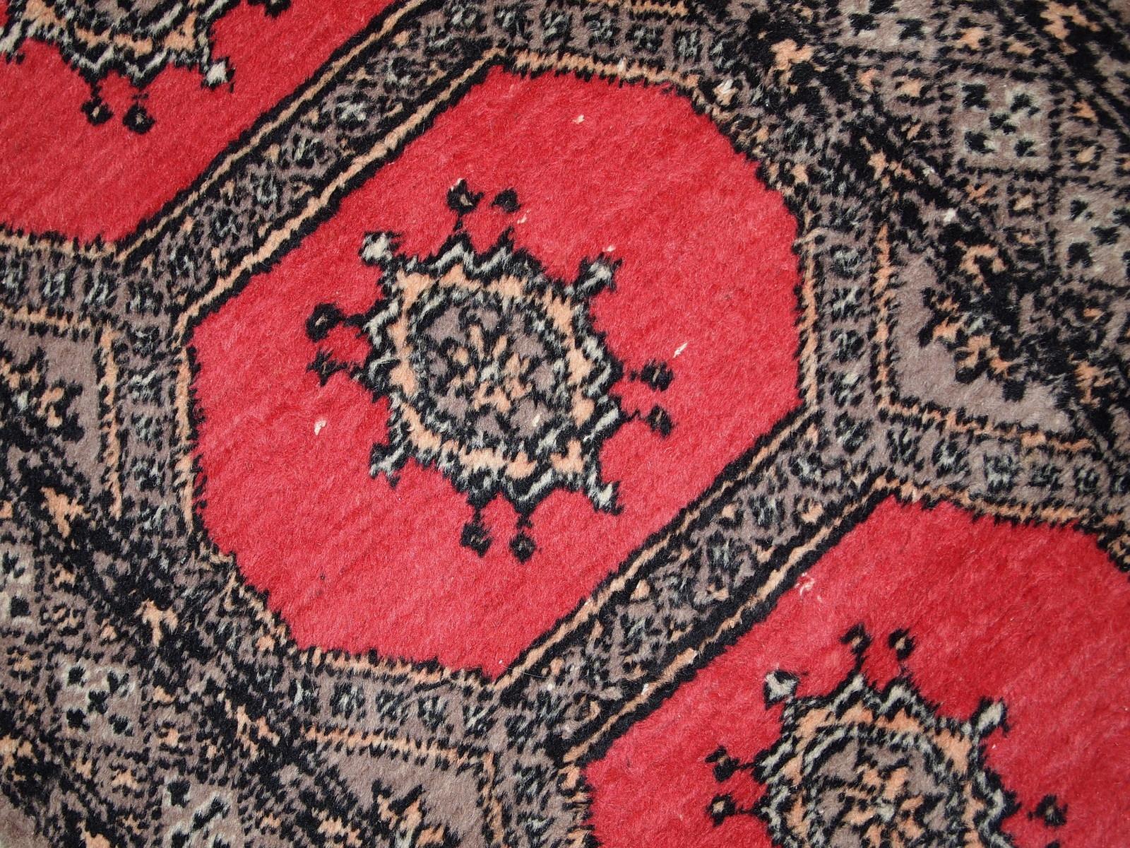 Handmade Vintage Uzbek Bukhara Rug, 1960s, 1C712 For Sale 1