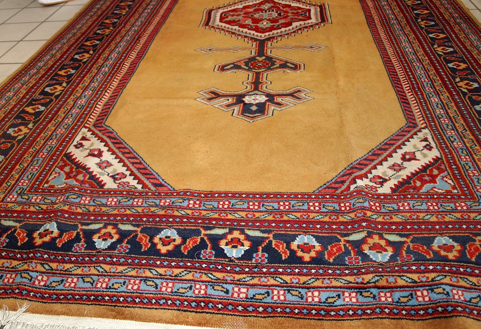 Handmade Vintage Uzbek Bukhara Rug, 1960s, 1C715 For Sale 3